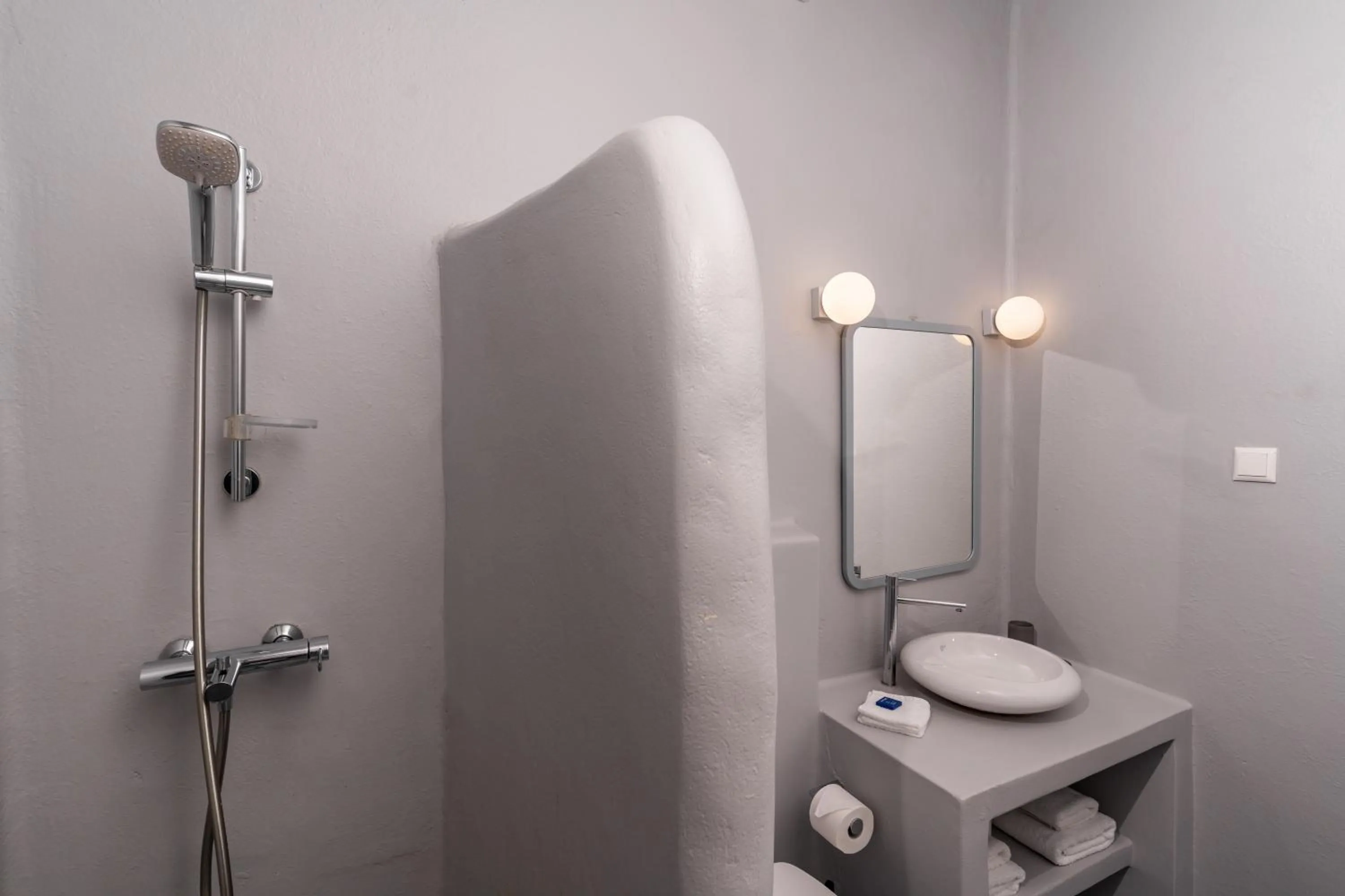 Bathroom in Cliff Side Suites