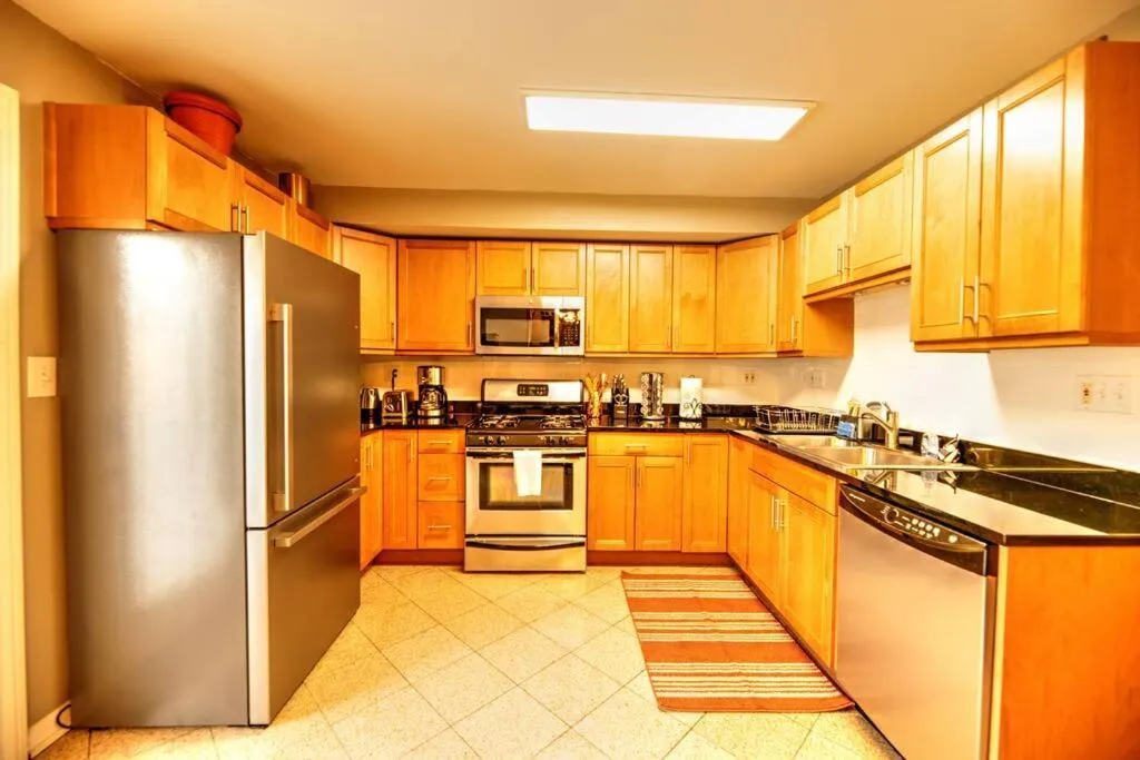 Kitchen or kitchenette in Spacious Row Home next Transit near Downtown w Parking