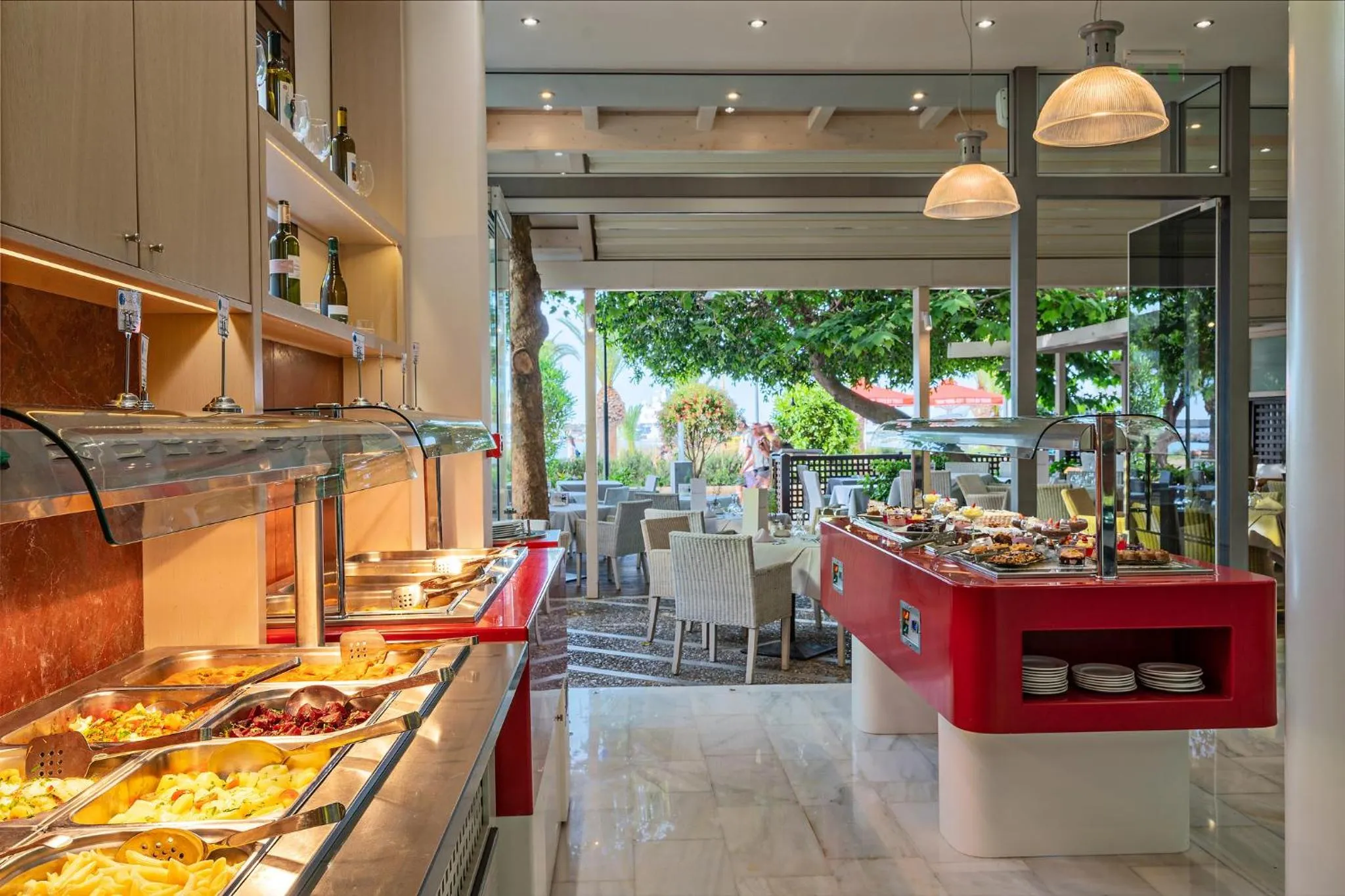 Restaurant/places to eat in Kyma Suites Beach Hotel
