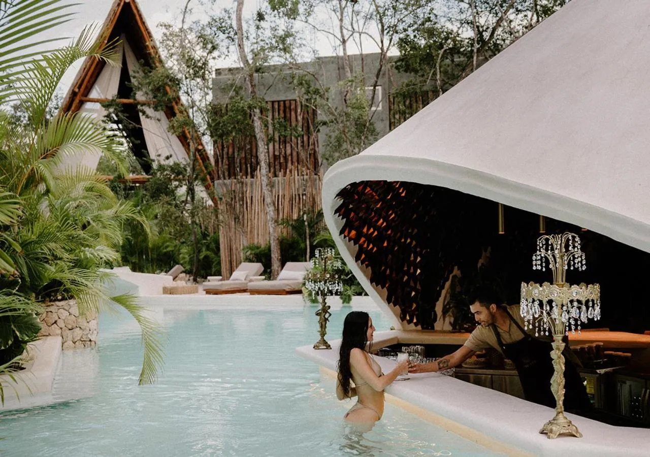 Swimming pool in Hotel Milam