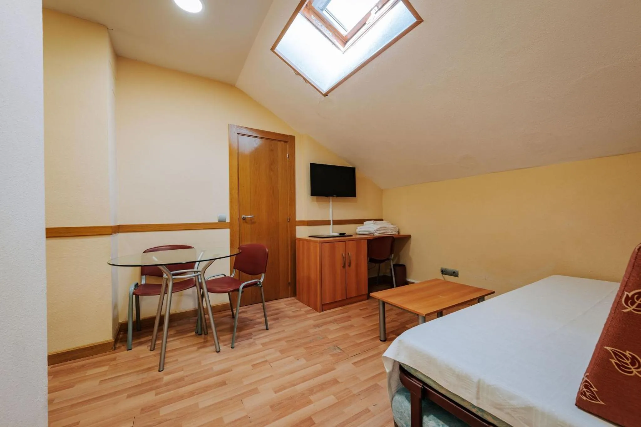 Dining area, Bed in JCH Congreso Apartamentos