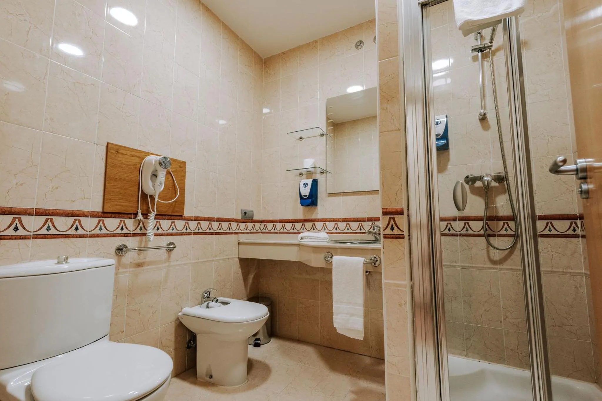 Shower in JCH Congreso Apartamentos