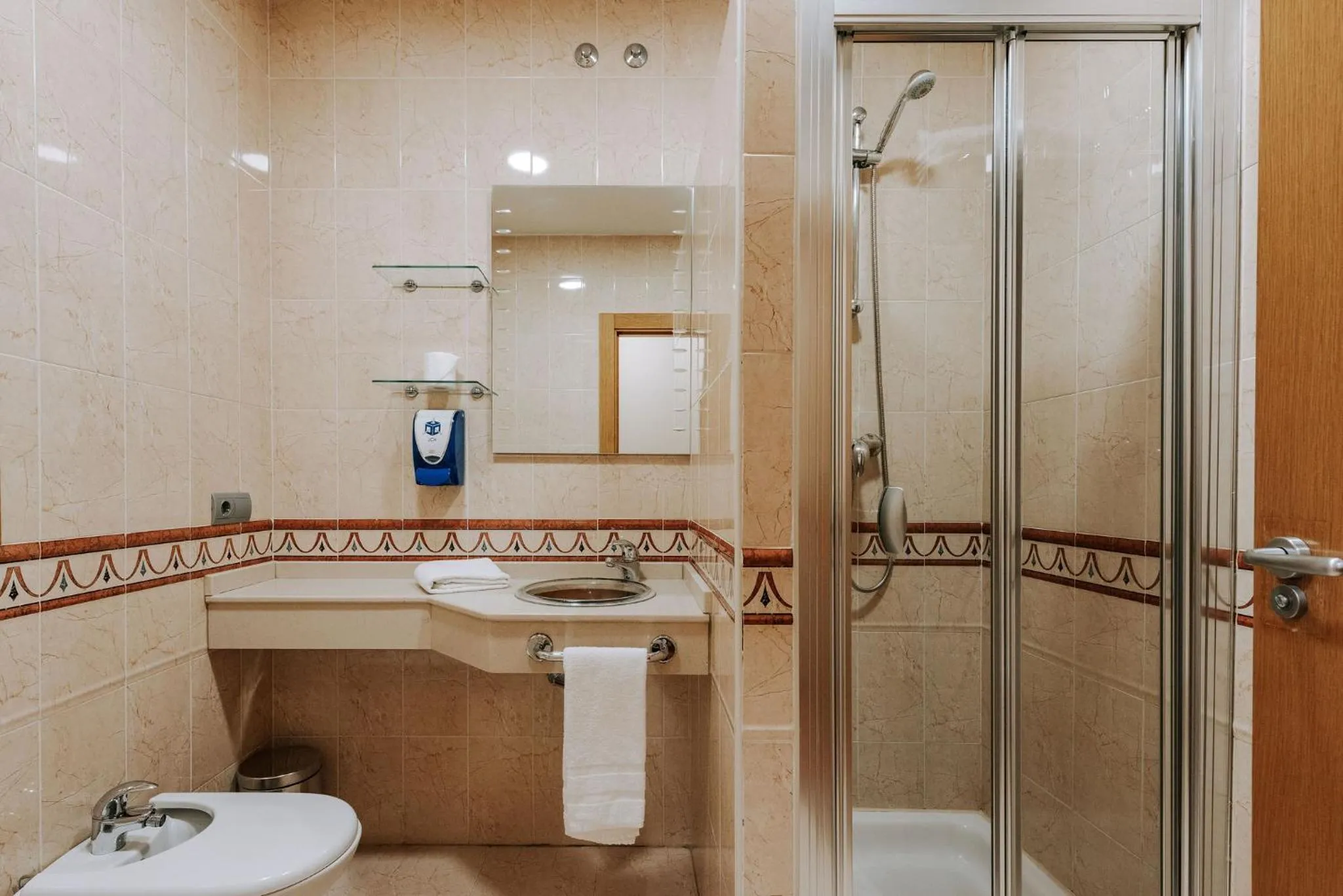 Shower in JCH Congreso Apartamentos