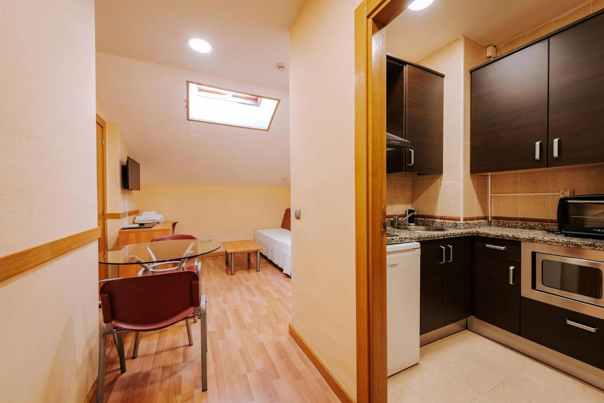 Kitchen or kitchenette in JCH Congreso Apartamentos