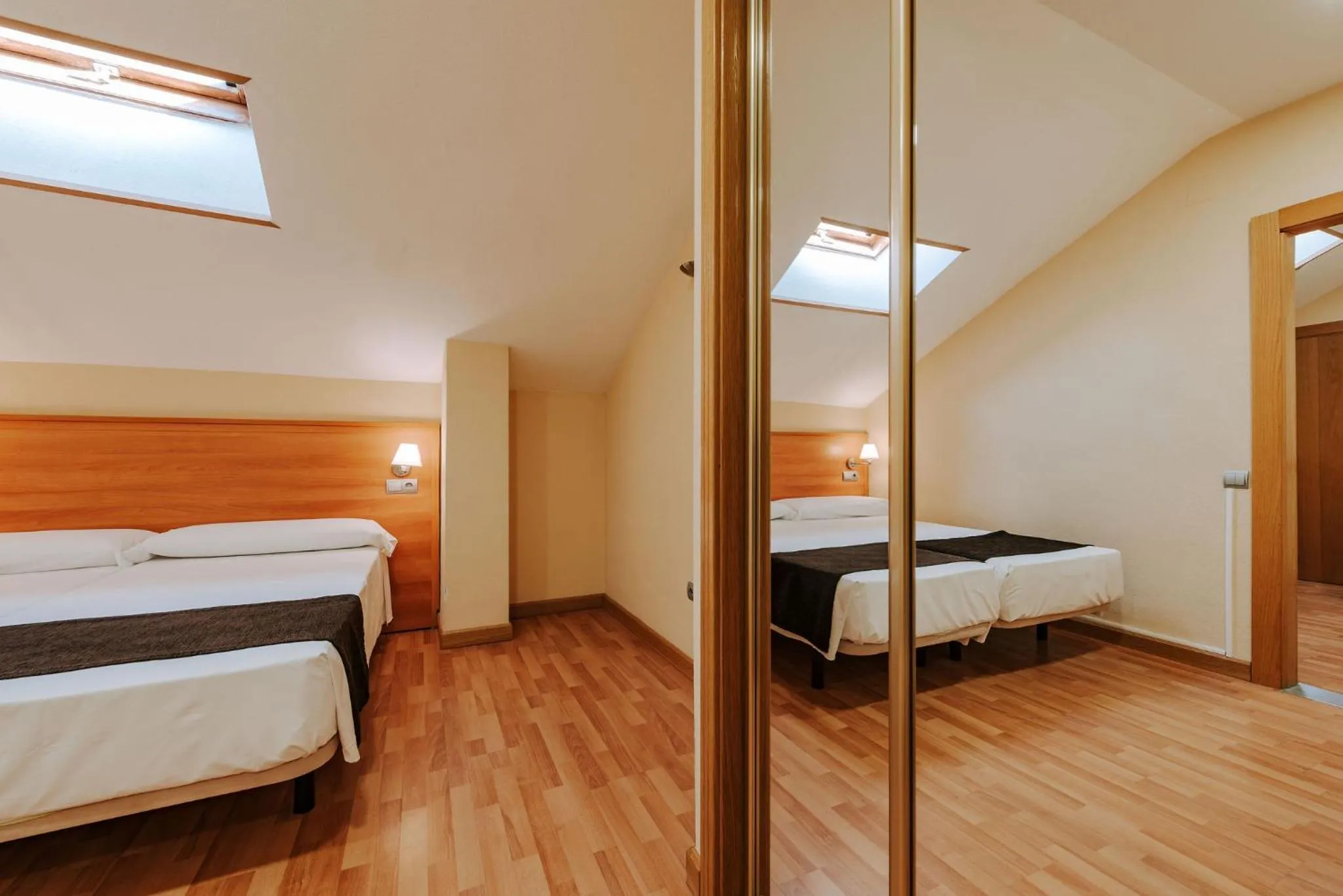 Photo of the whole room, Bed in JCH Congreso Apartamentos