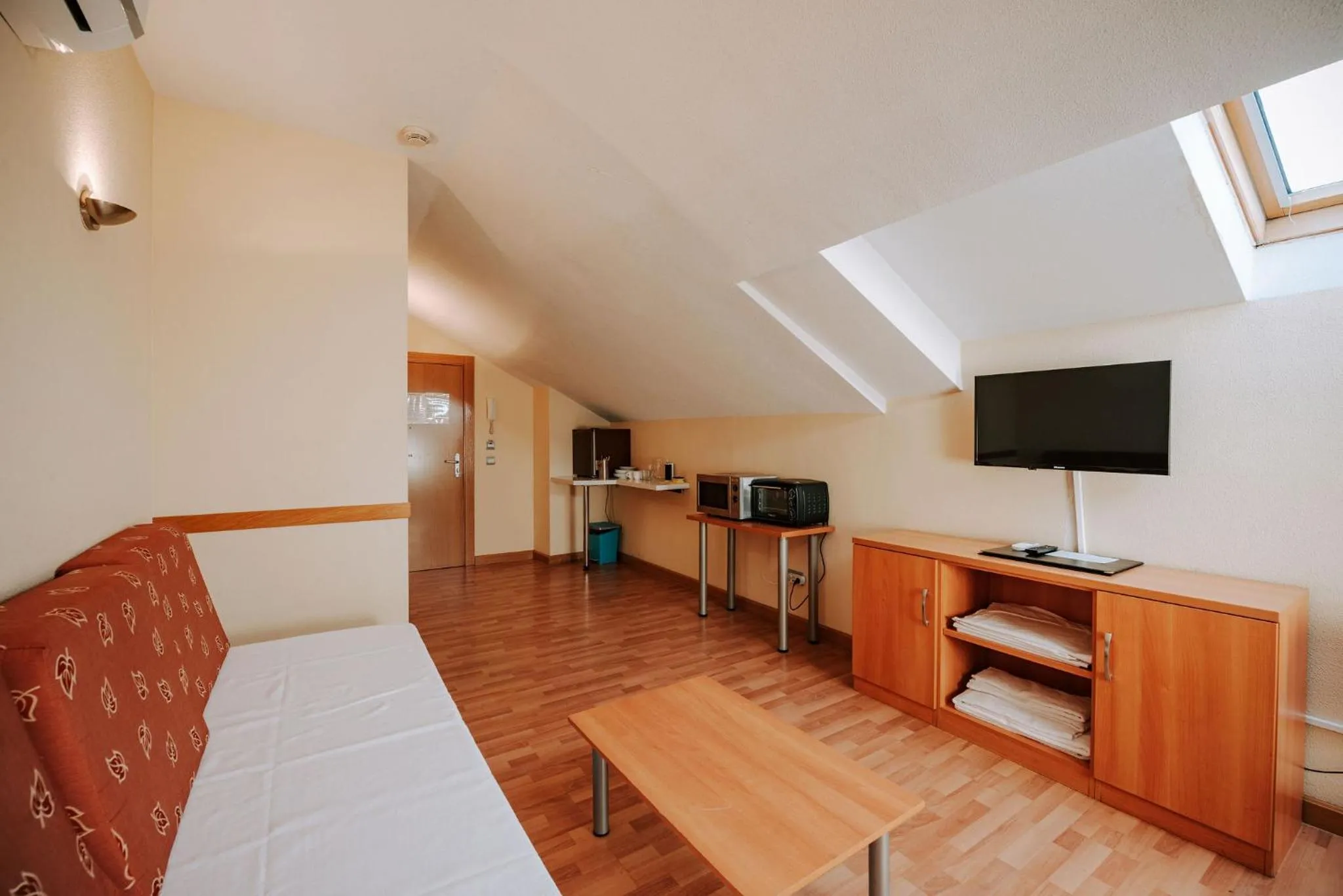 Living room, Bed in JCH Congreso Apartamentos