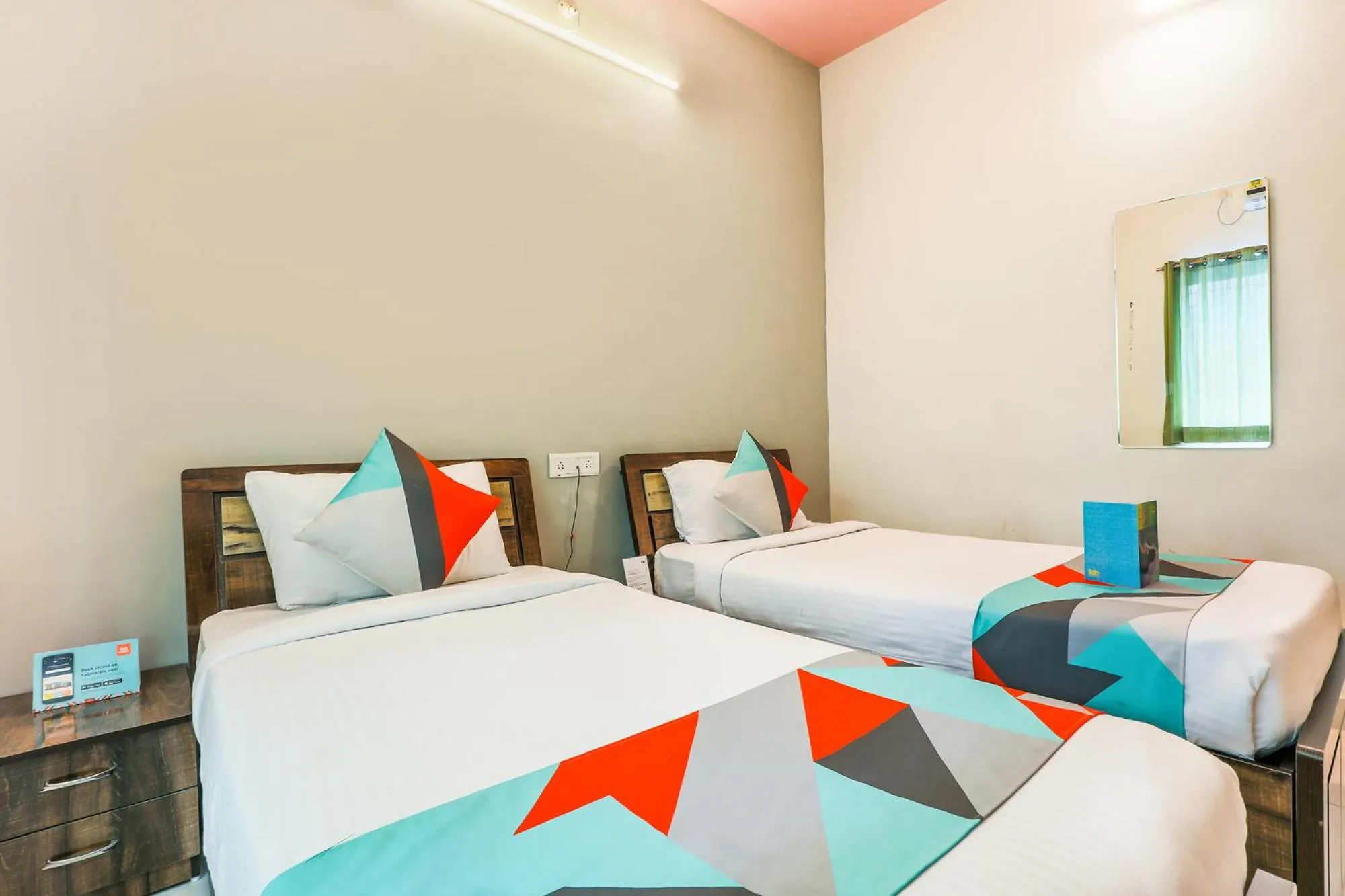 Living room, Bed in FabHotel Diamond Residency - Airport road