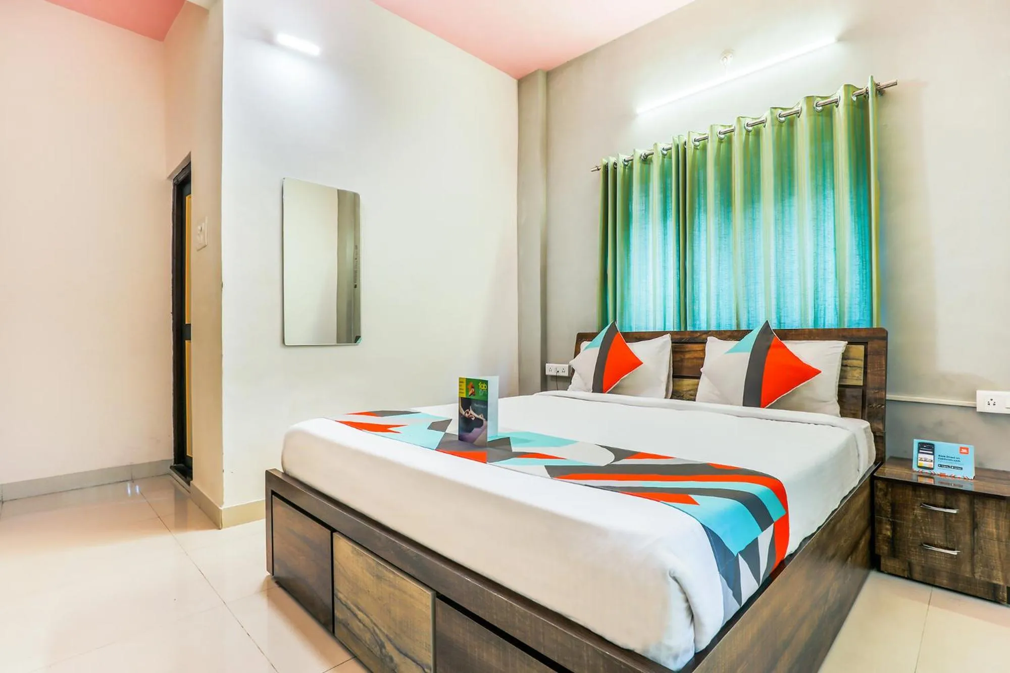 Photo of the whole room, Bed in FabHotel Diamond Residency - Airport road