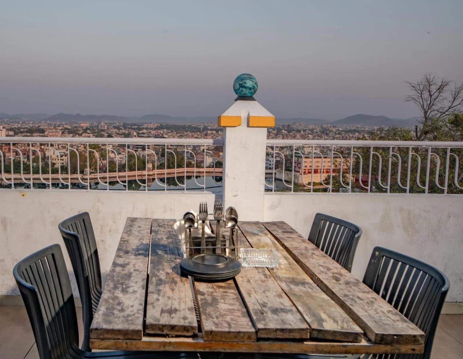 Restaurant/places to eat in Hotel Ambavgarh Palace