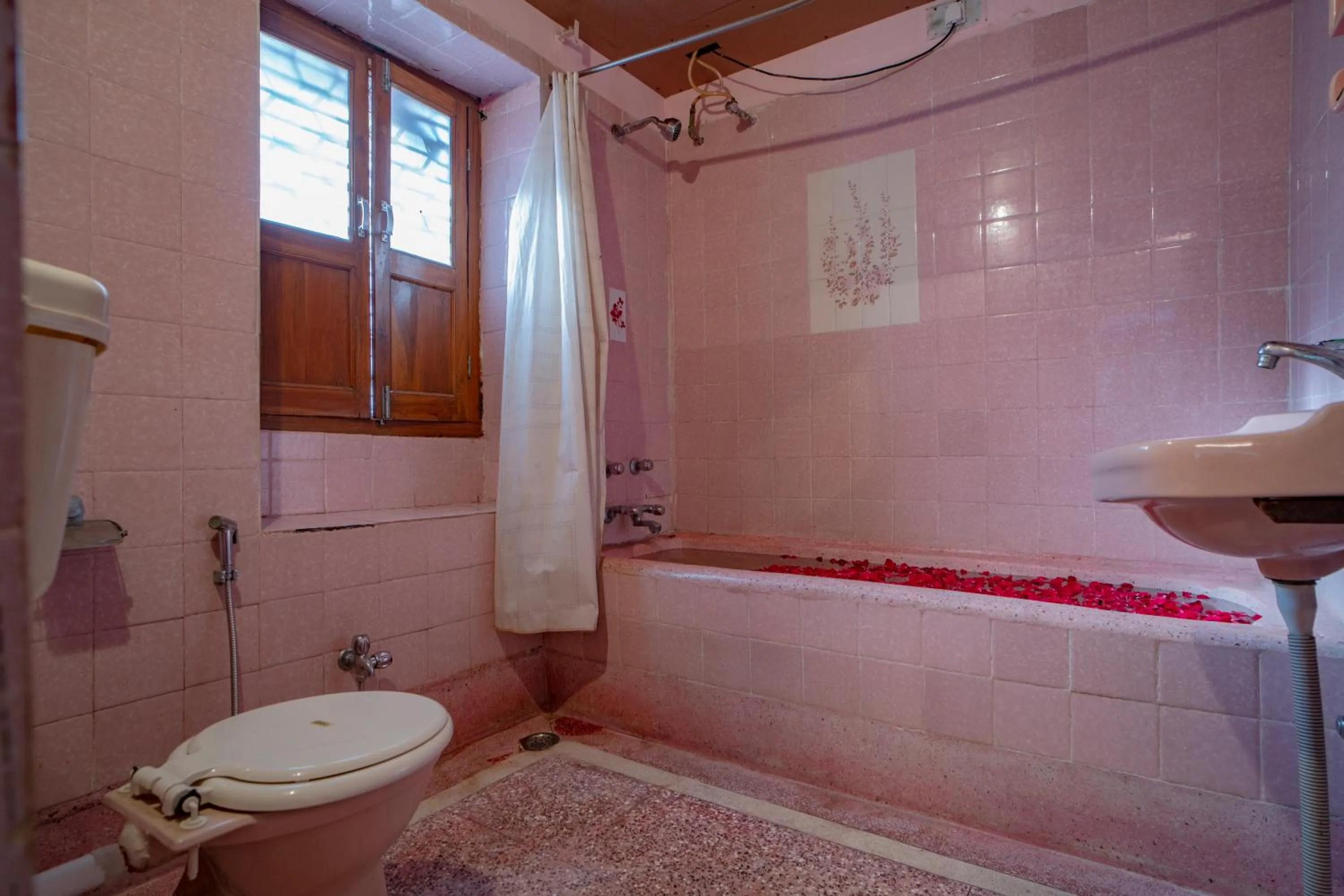 Bathroom in Hotel Ambavgarh Palace