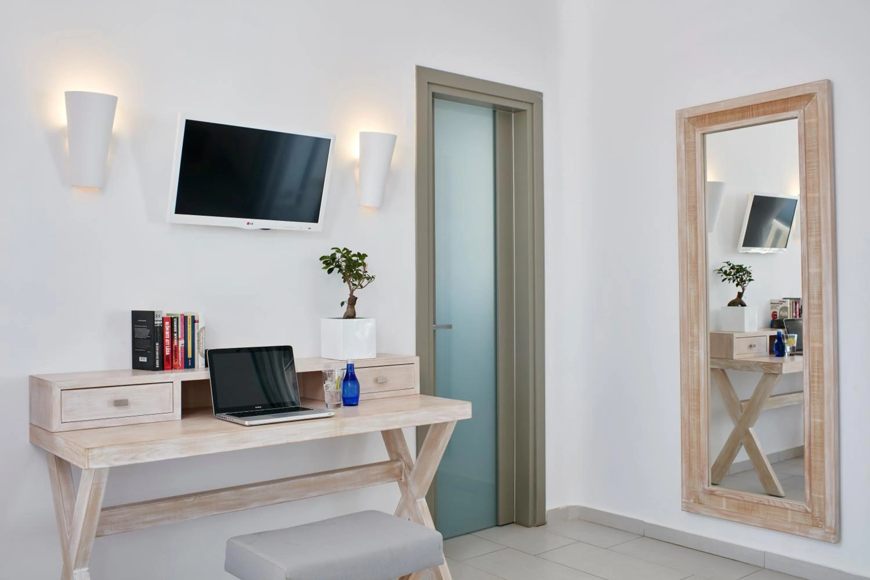 TV and multimedia in Aegean Plaza Hotel