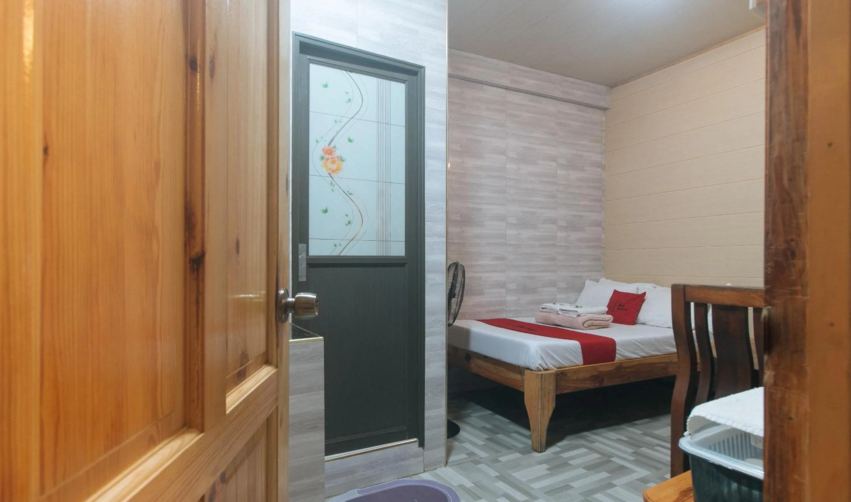 Photo of the whole room, Bed in RedDoorz Hostel @ Faes Transient House