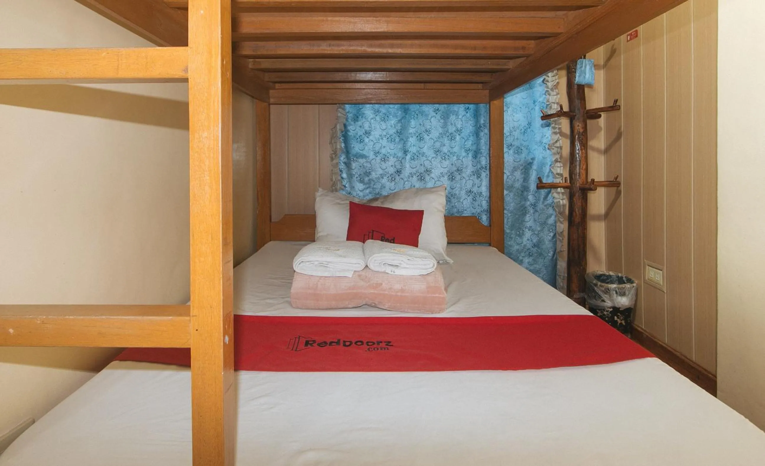 bunk bed, Bed in RedDoorz Hostel @ Faes Transient House