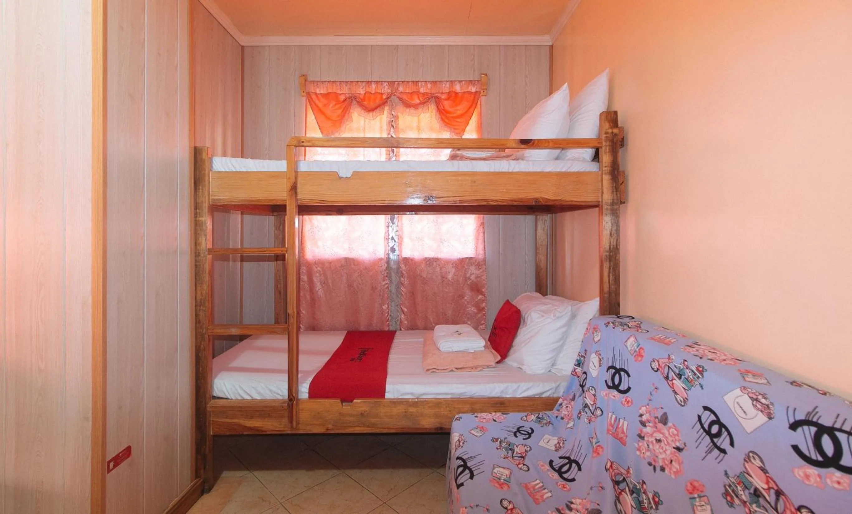 Seating area, Bed in RedDoorz Hostel @ Faes Transient House