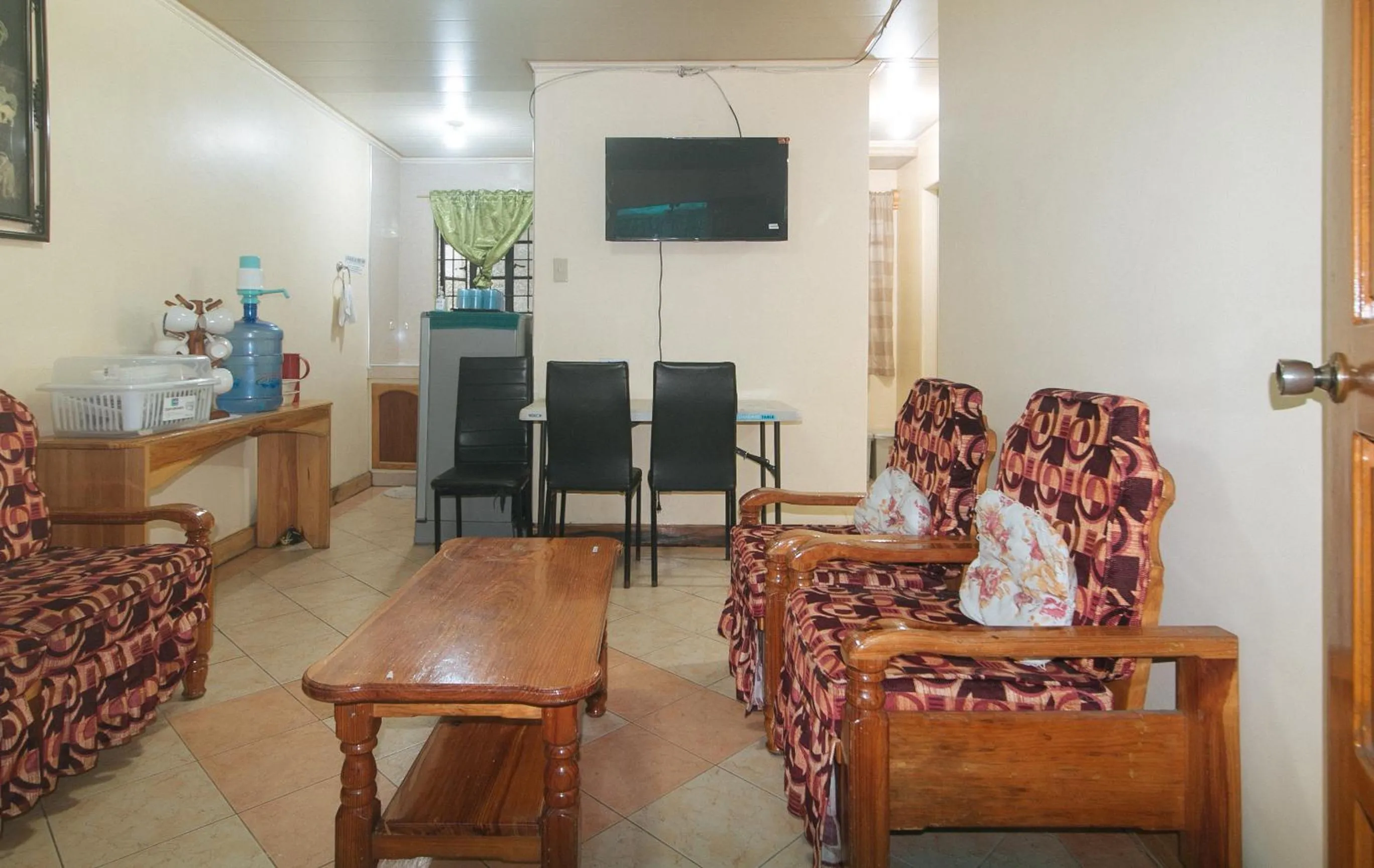 Area and facilities in RedDoorz Hostel @ Faes Transient House