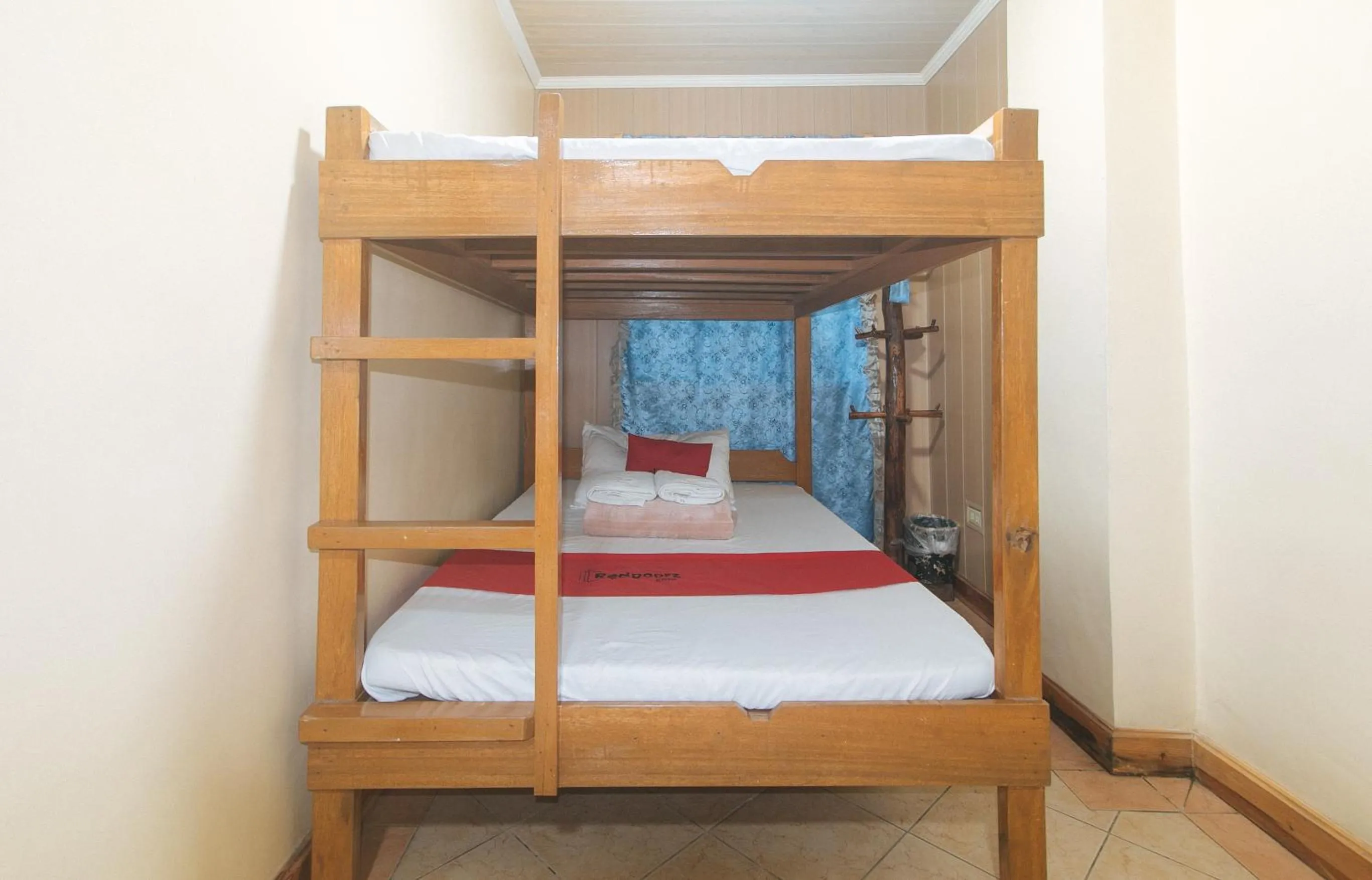 bunk bed, Bed in RedDoorz Hostel @ Faes Transient House