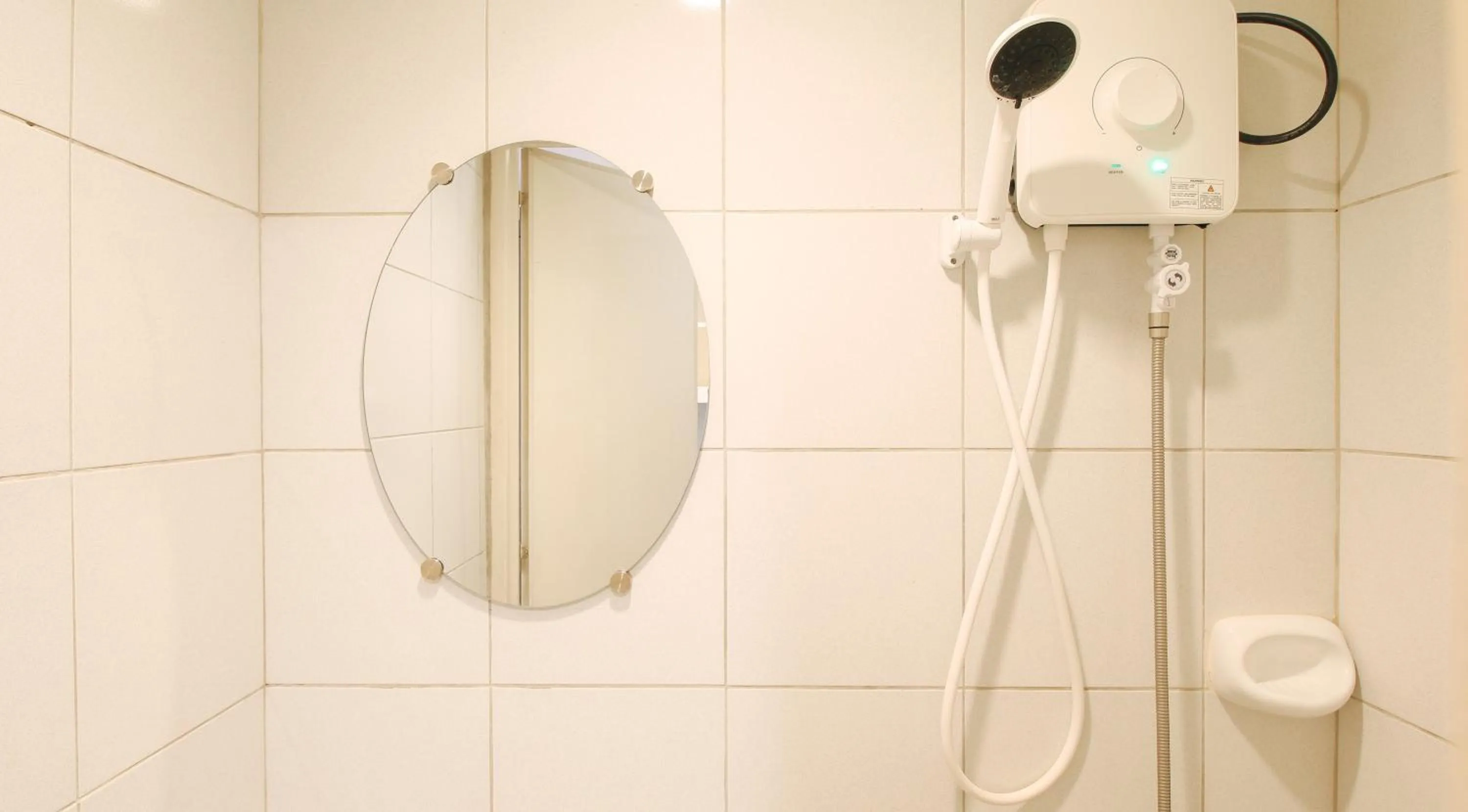 Bathroom in RedDoorz Hostel @ Faes Transient House