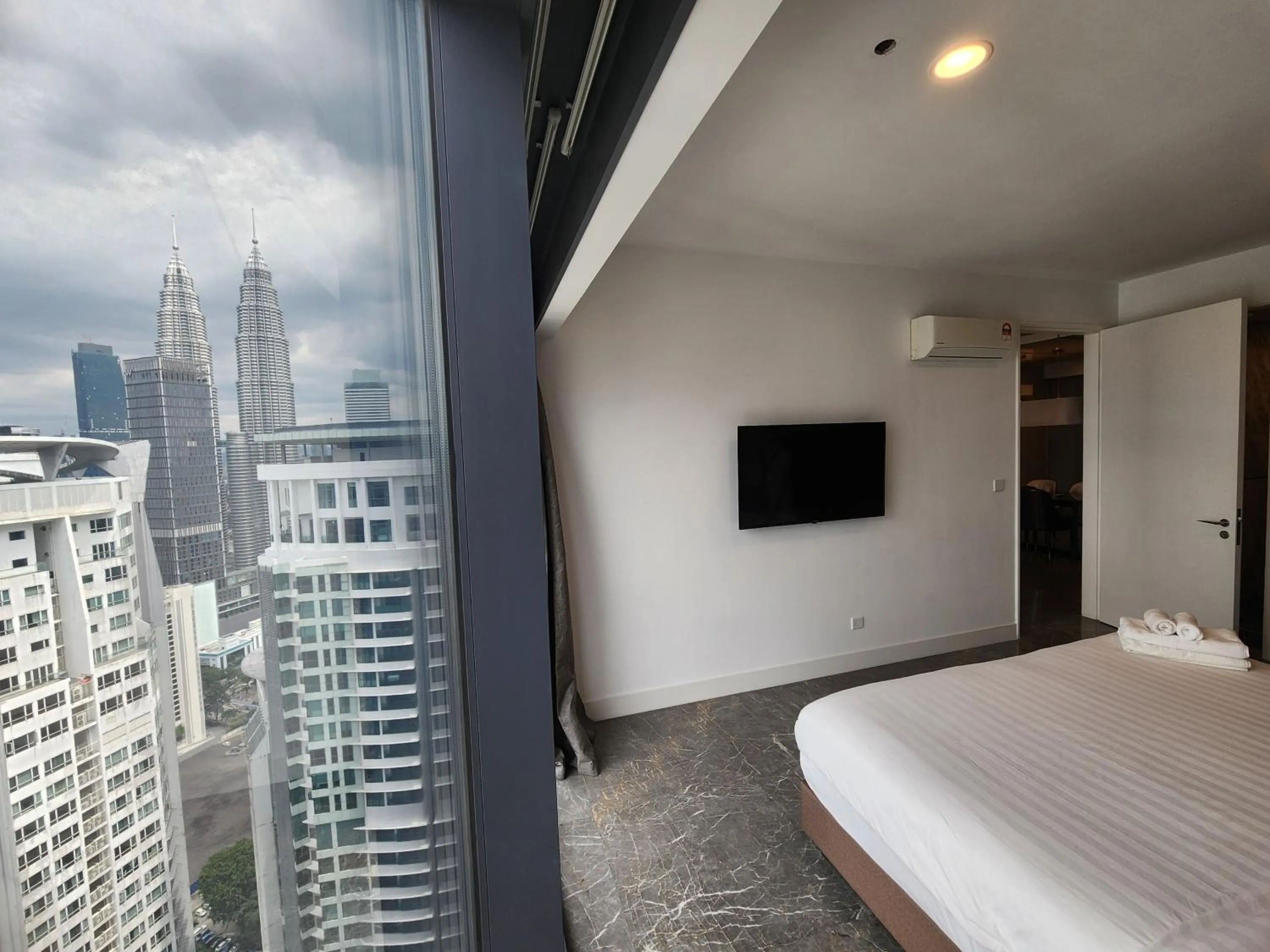 Bedroom, Bed in The Platinum 2 Premium Suite by Reluxe