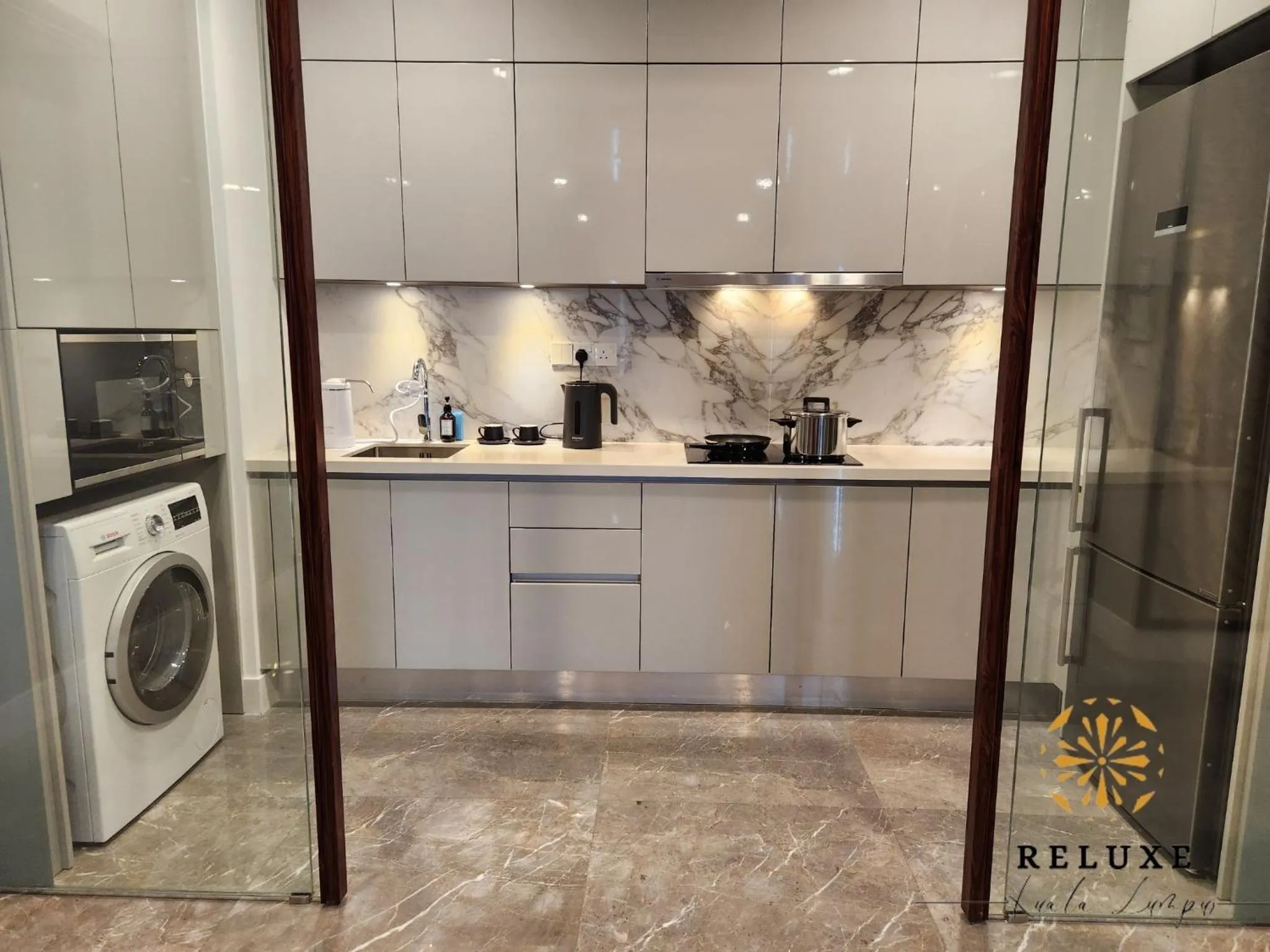 Kitchen or kitchenette in The Platinum 2 Premium Suite by Reluxe