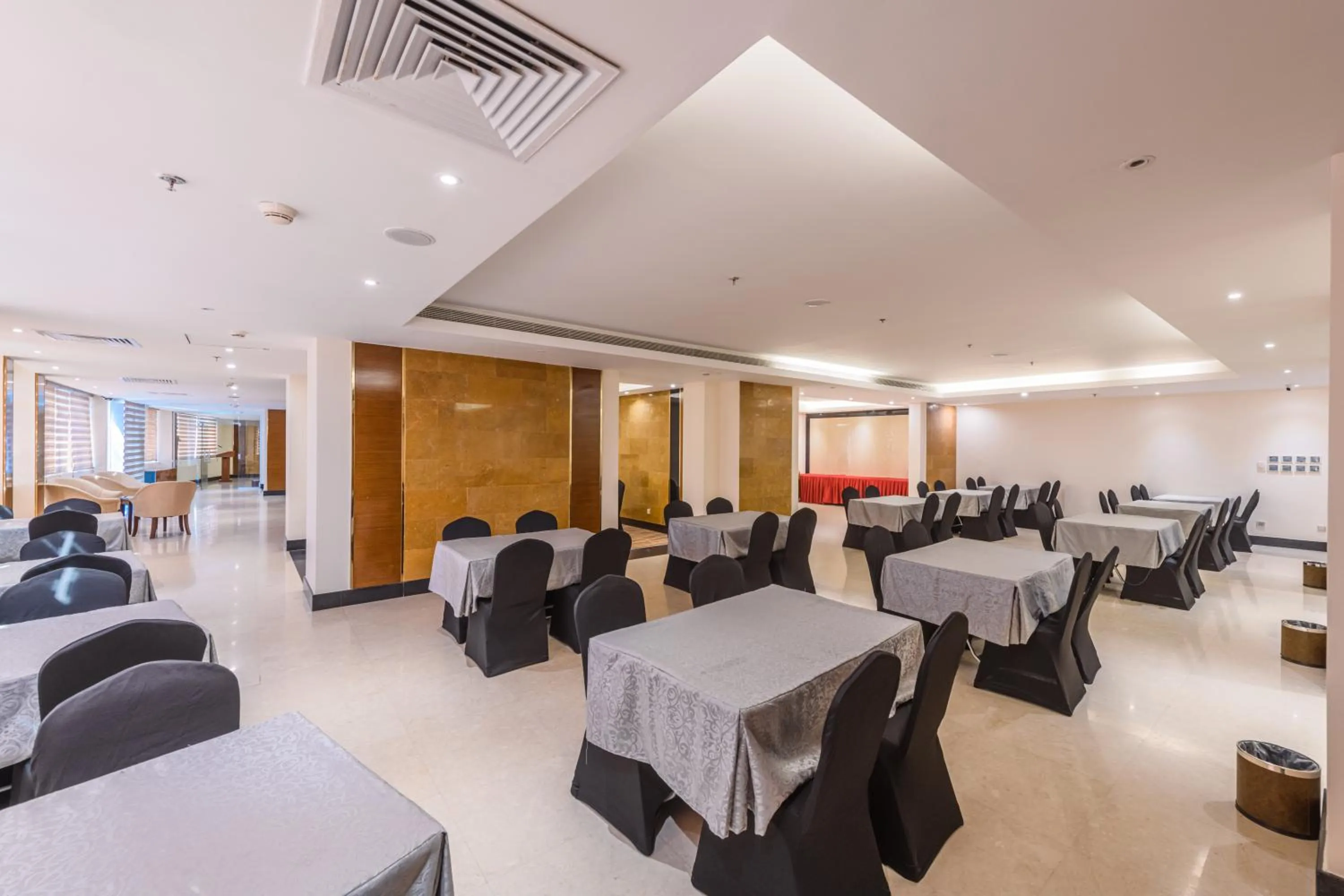 Restaurant/places to eat in Joury Al Mashaer Hotel