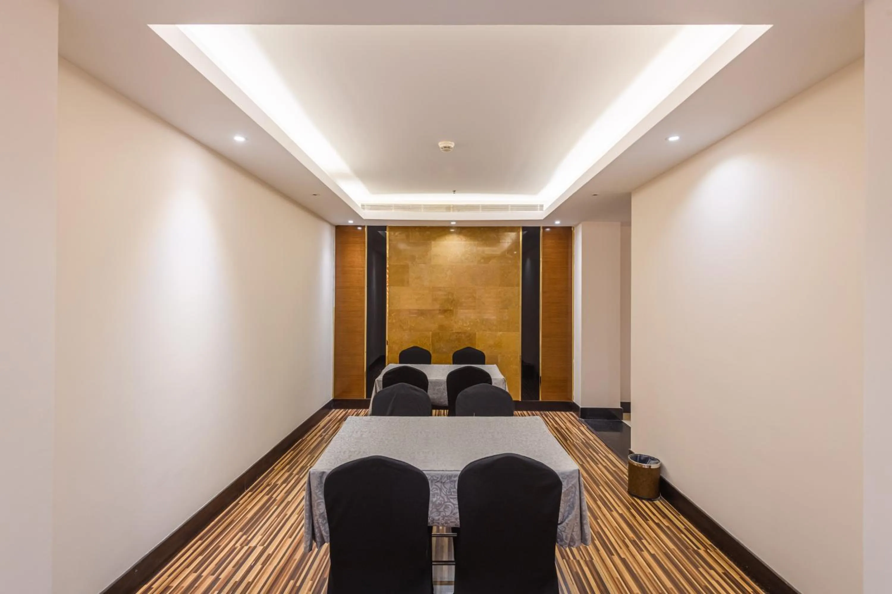 Restaurant/places to eat in Joury Al Mashaer Hotel