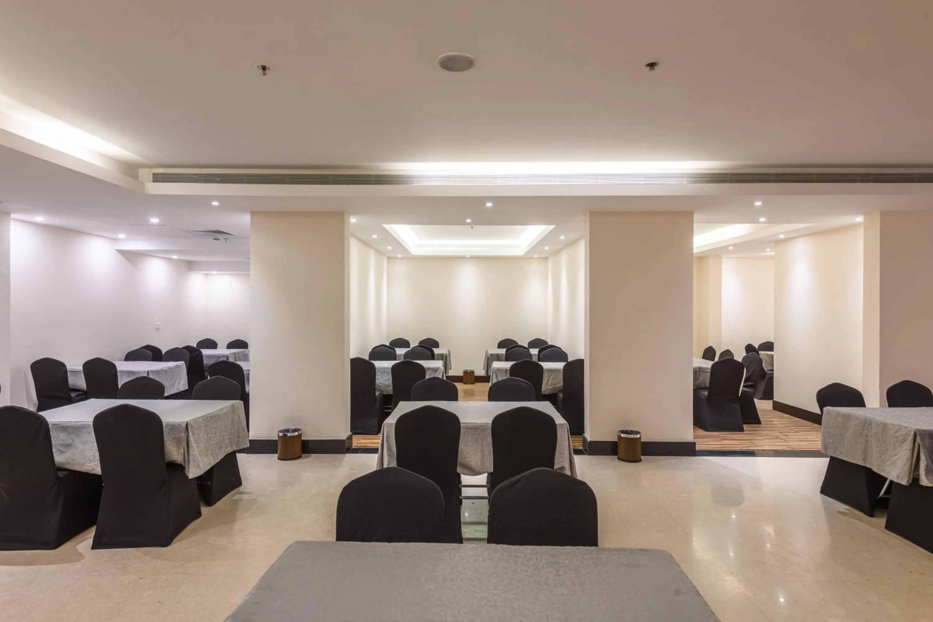 Restaurant/places to eat in Joury Al Mashaer Hotel