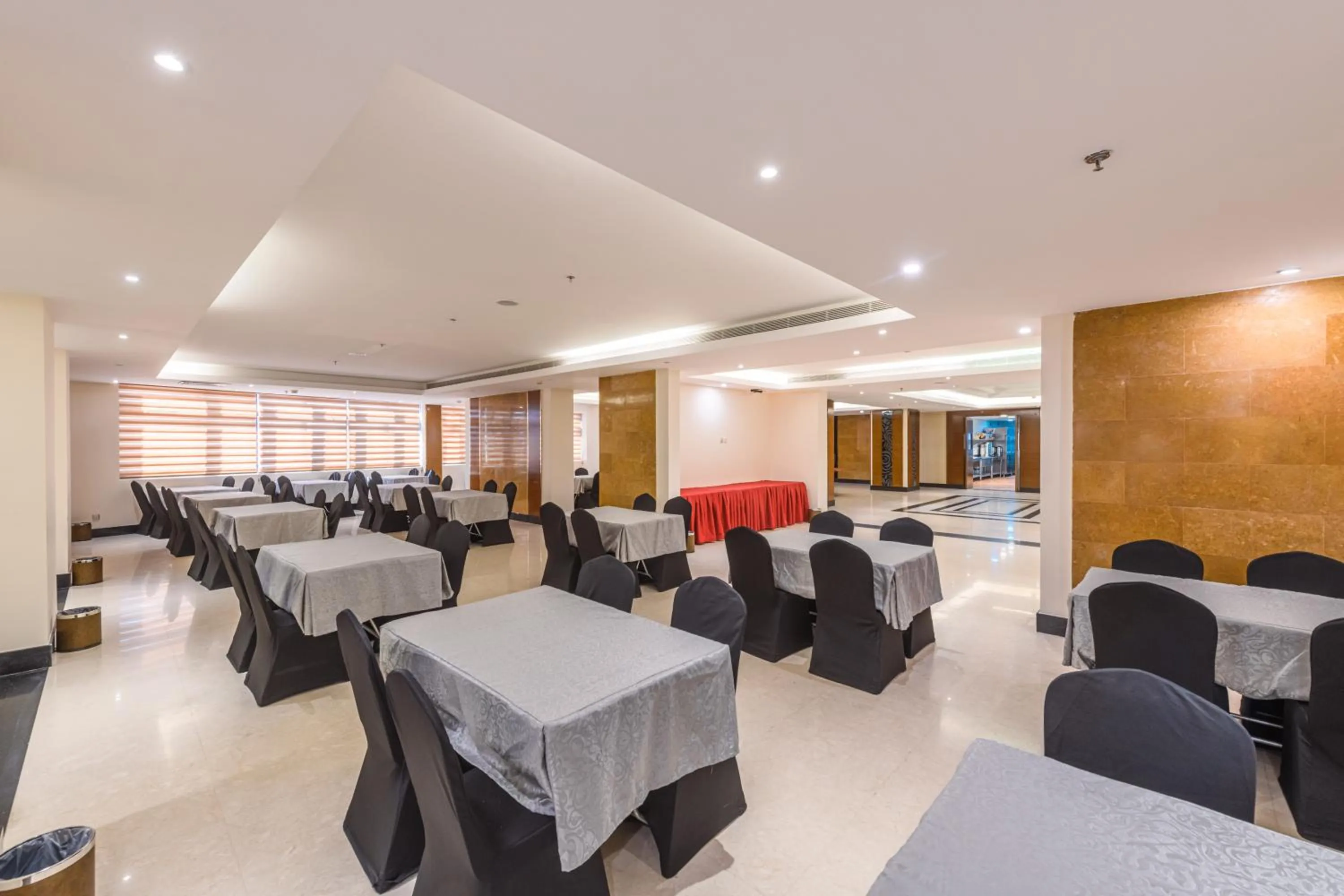 Restaurant/places to eat in Joury Al Mashaer Hotel