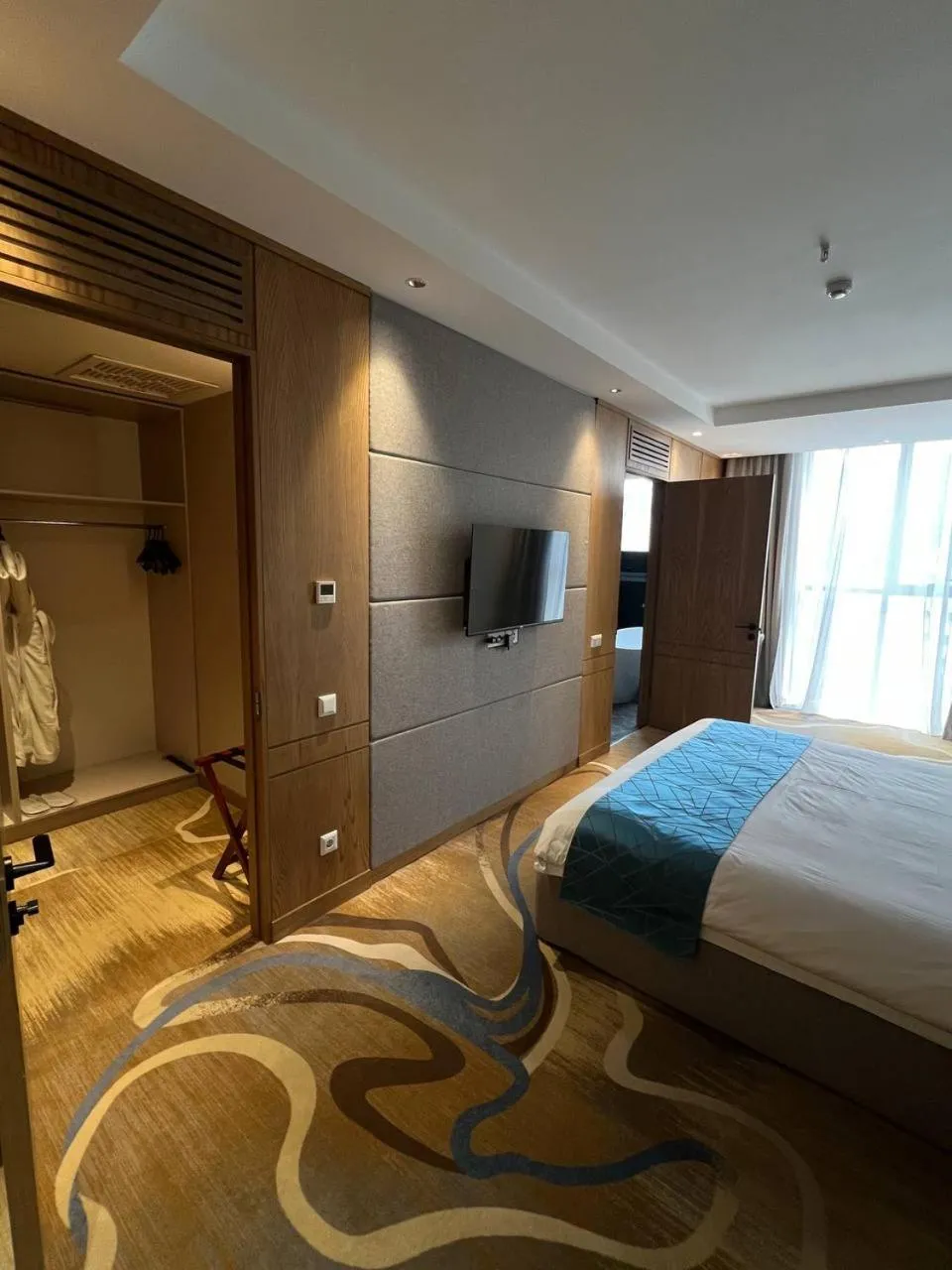 Photo of the whole room, Bed in Sofia International Hotel