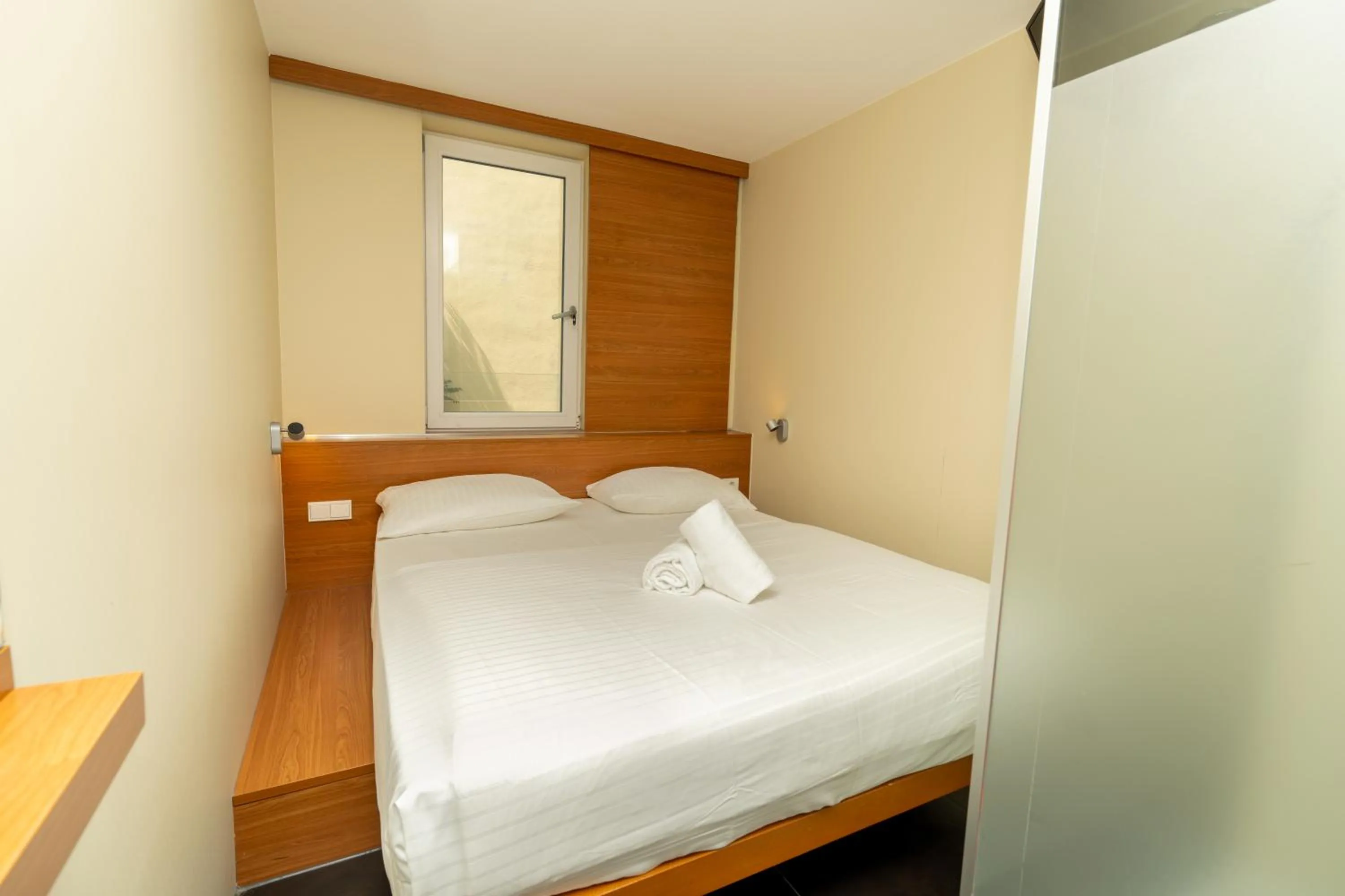 Small Double Room - single occupancy in Hotel Düsseldorfer Hof
