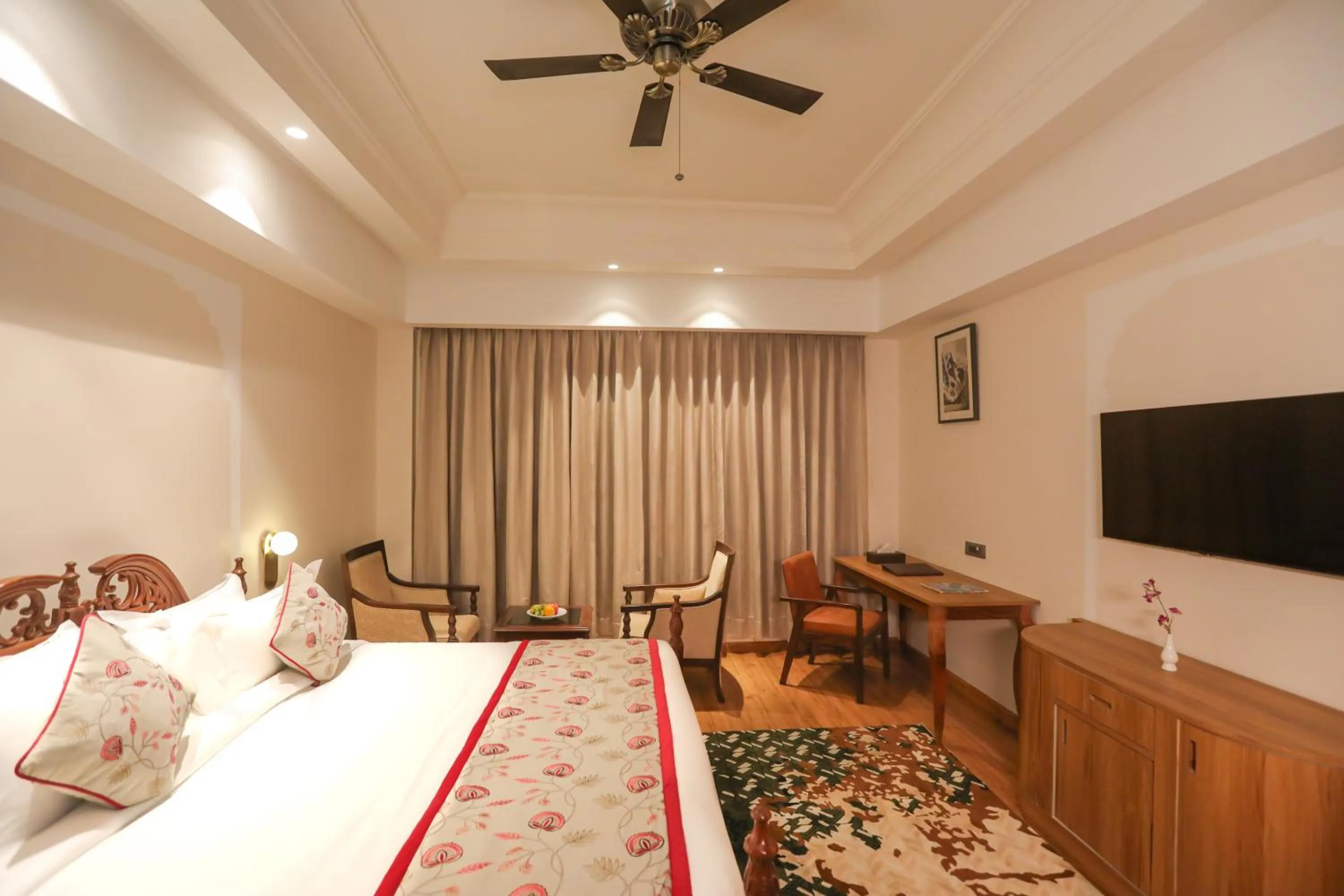 Bedroom, Bed in Regenta City Vilas Palace Ambala