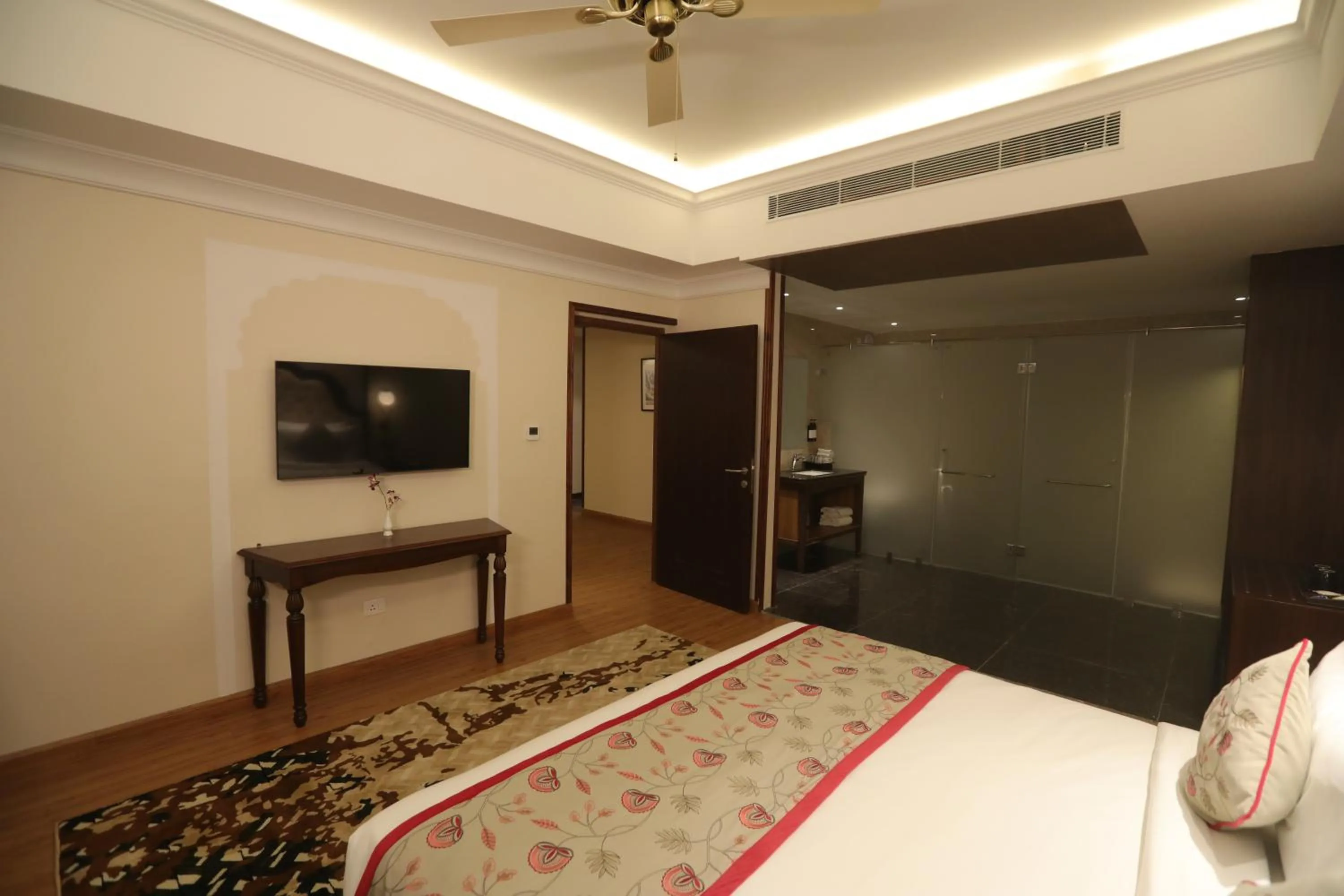 Photo of the whole room, Bed in Regenta City Vilas Palace Ambala