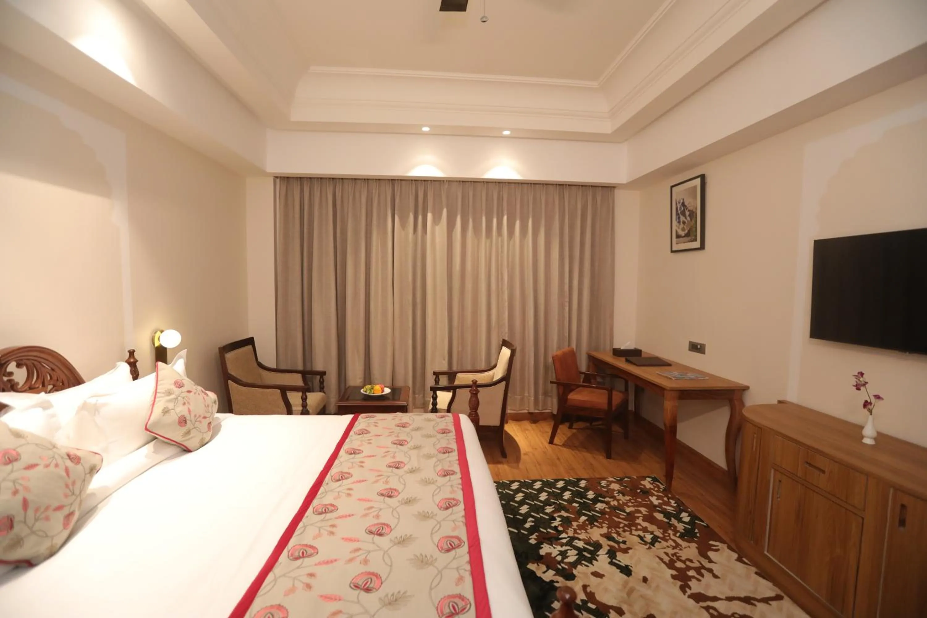 hair dresser, Bed in Regenta City Vilas Palace Ambala