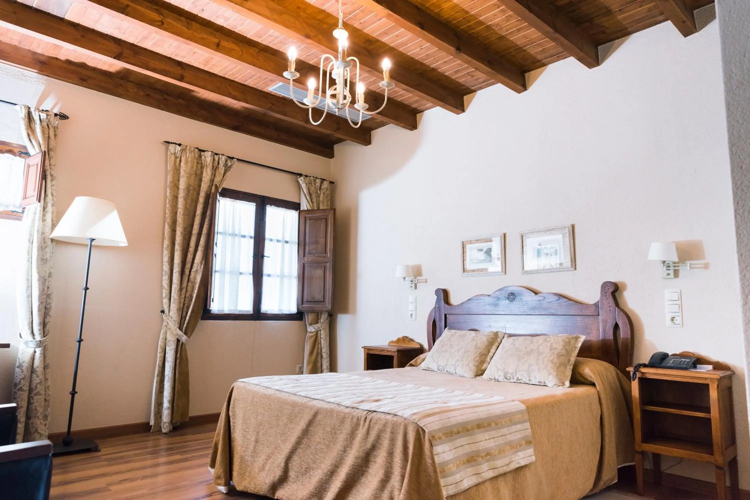 Photo of the whole room, Bed in Hotel Monumento Pazo do Castro