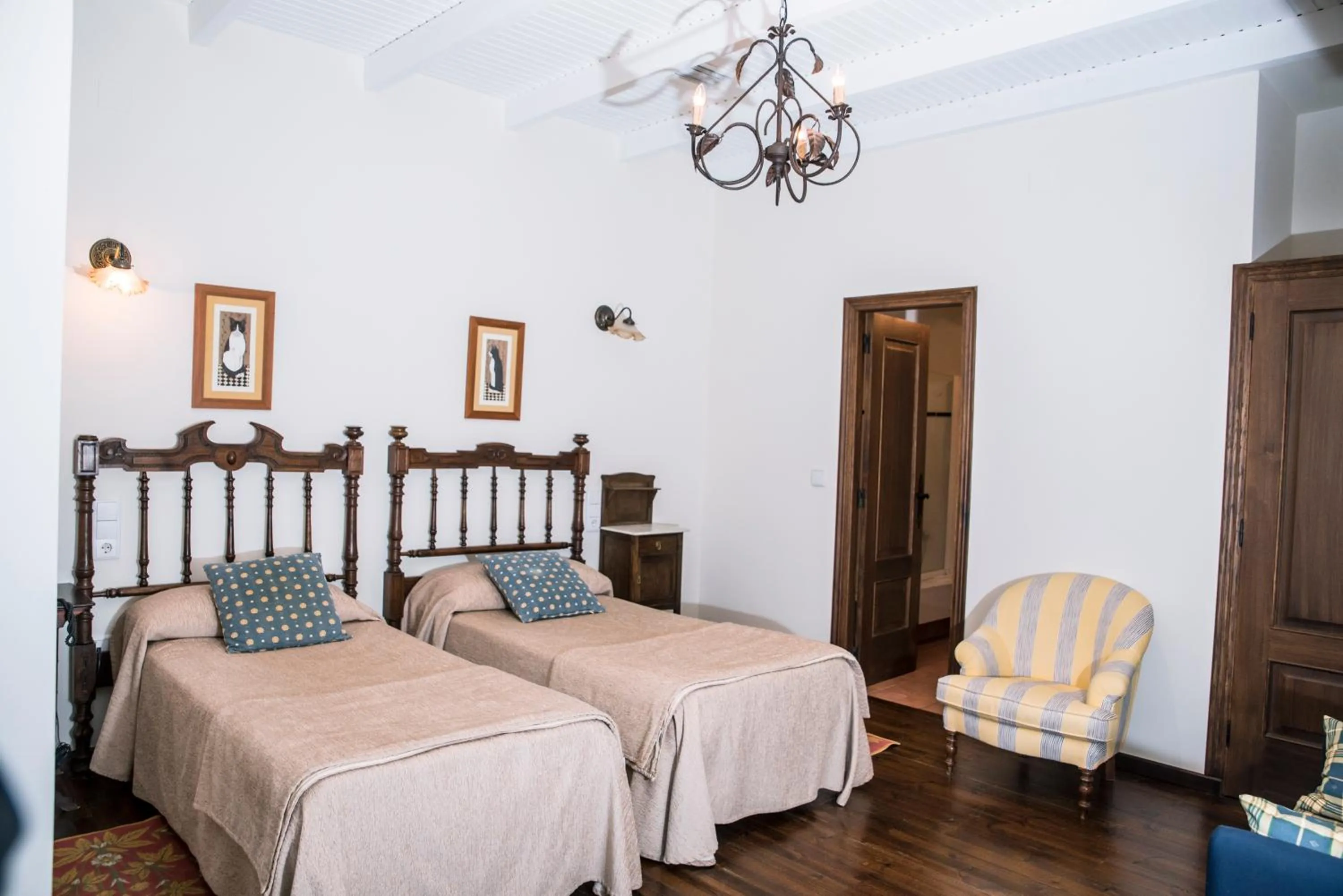 Photo of the whole room, Bed in Hotel Monumento Pazo do Castro