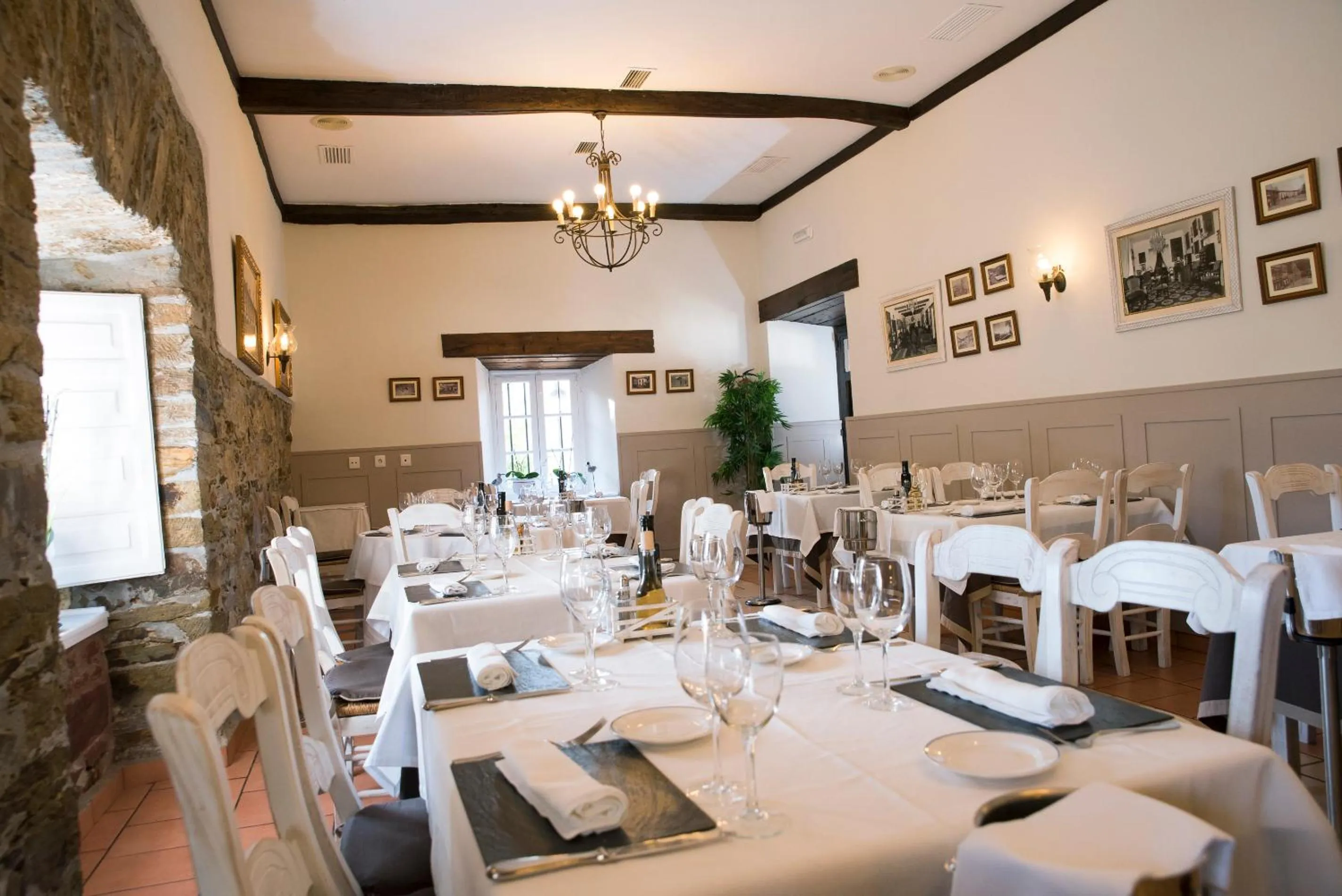 Restaurant/places to eat in Hotel Monumento Pazo do Castro
