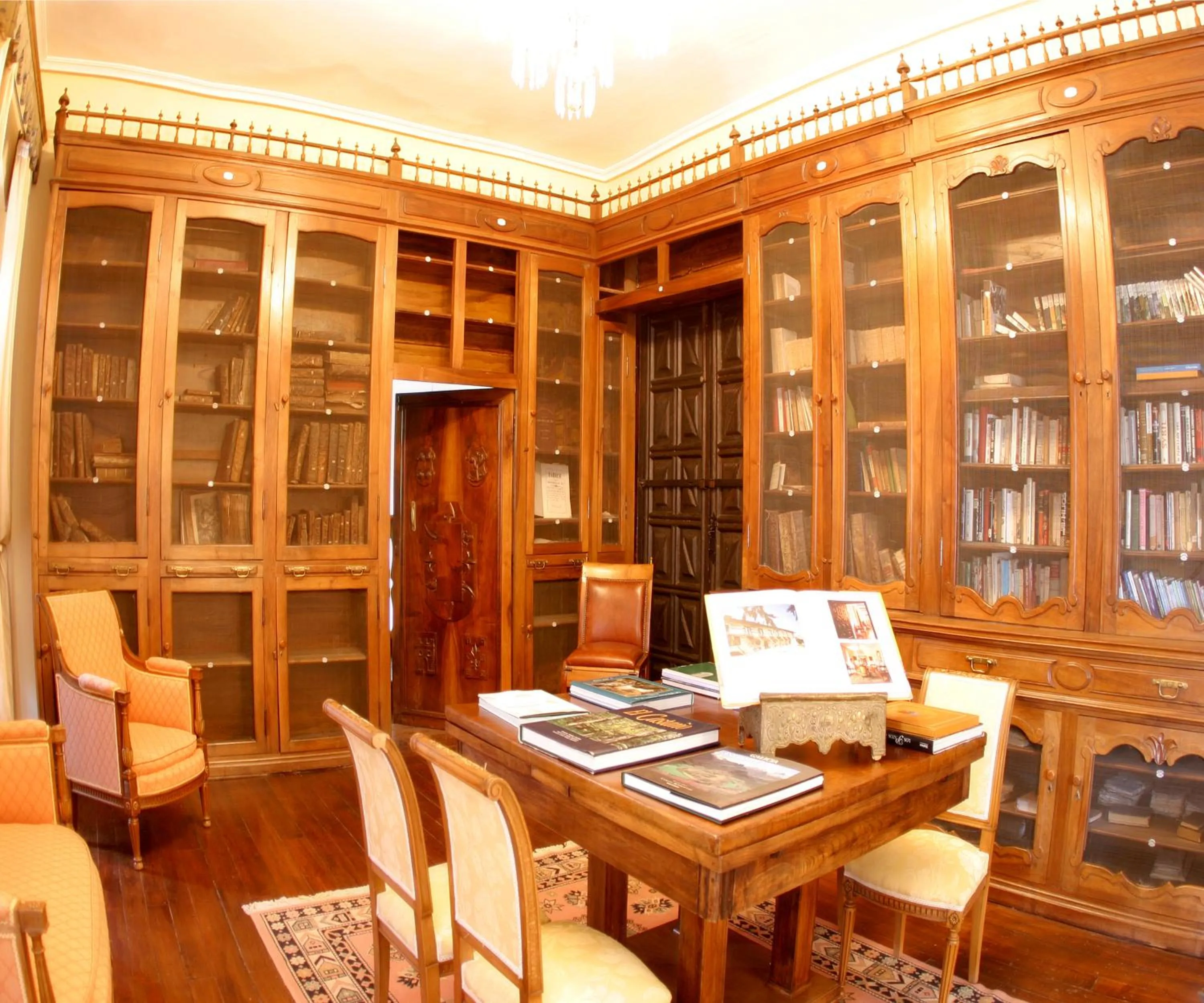 Library in Hotel Monumento Pazo do Castro