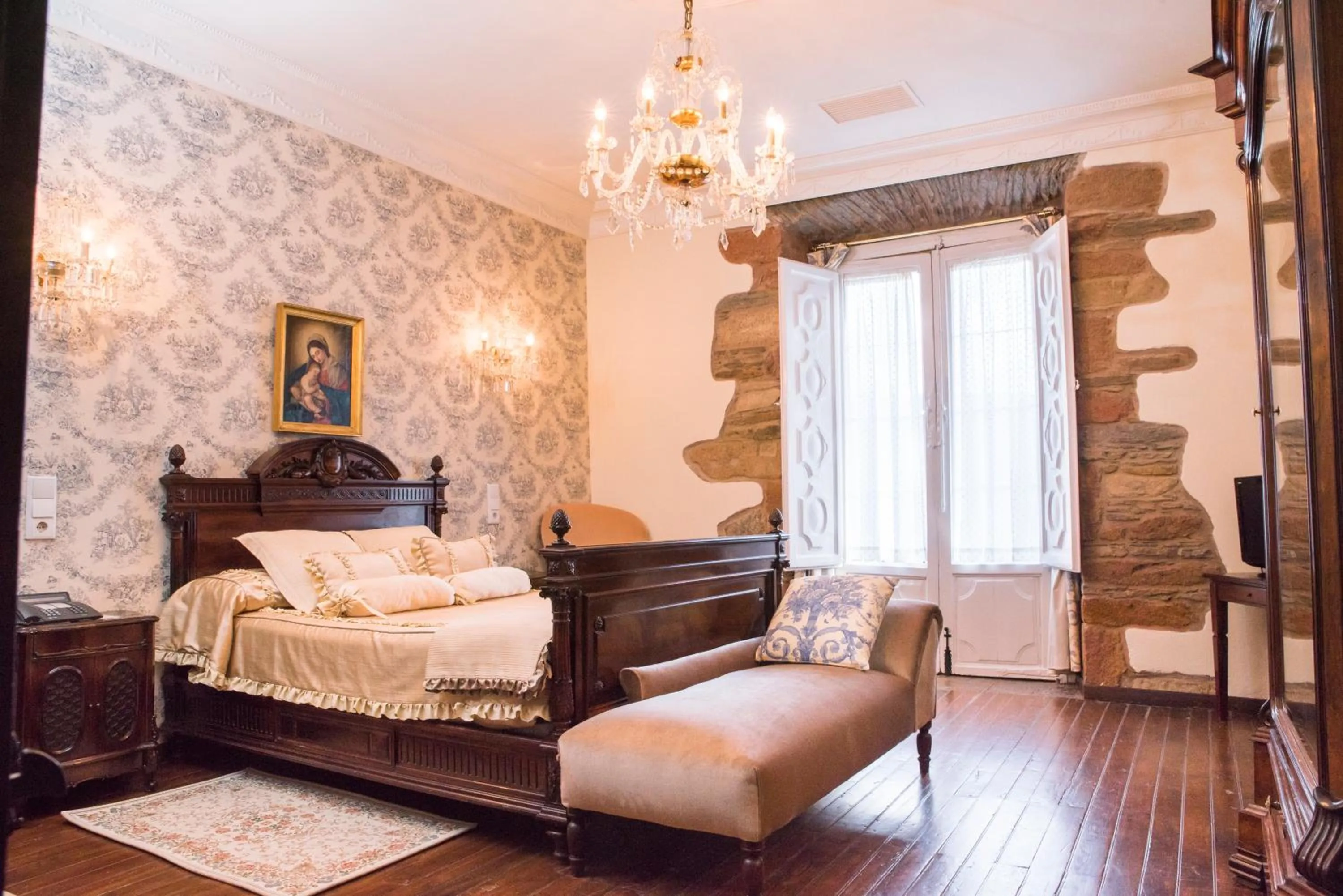 Photo of the whole room, Bed in Hotel Monumento Pazo do Castro