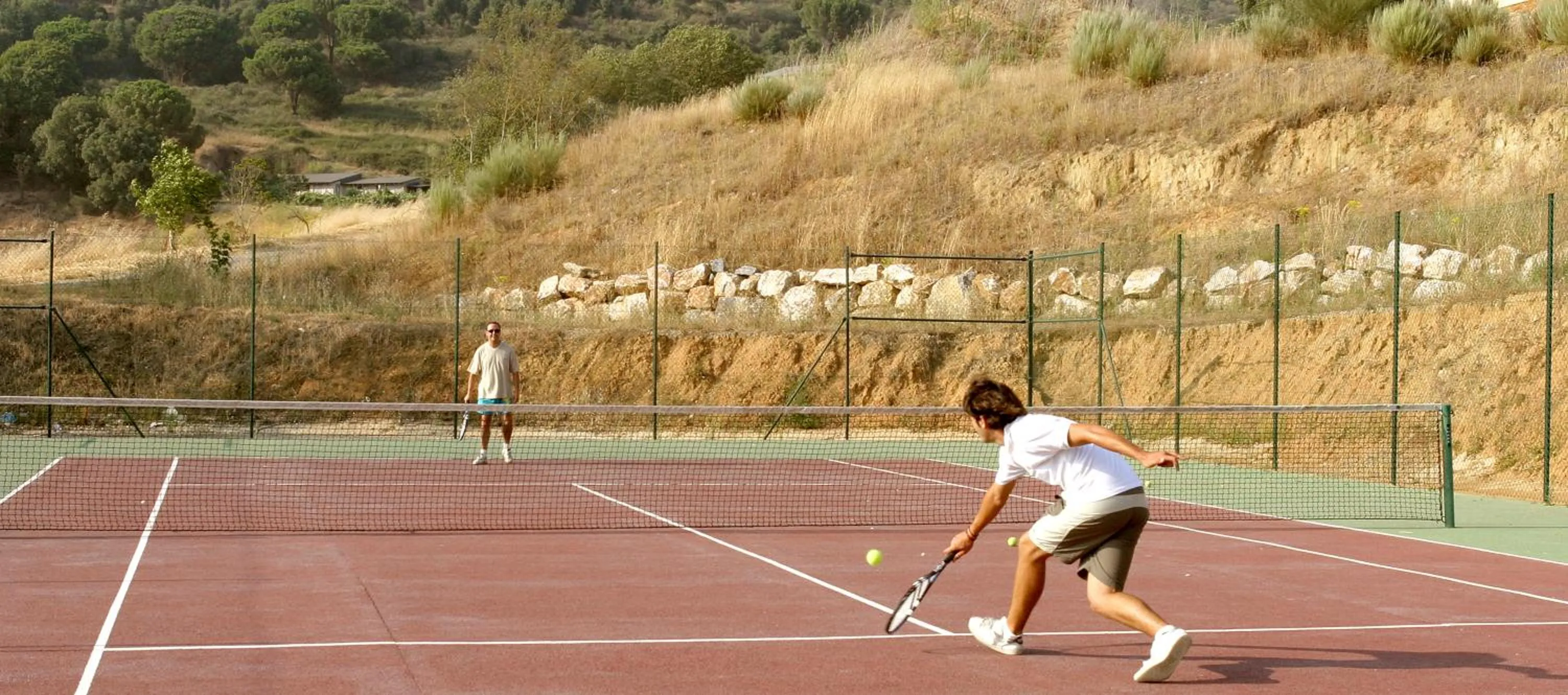 Tennis court in Hotel Monumento Pazo do Castro