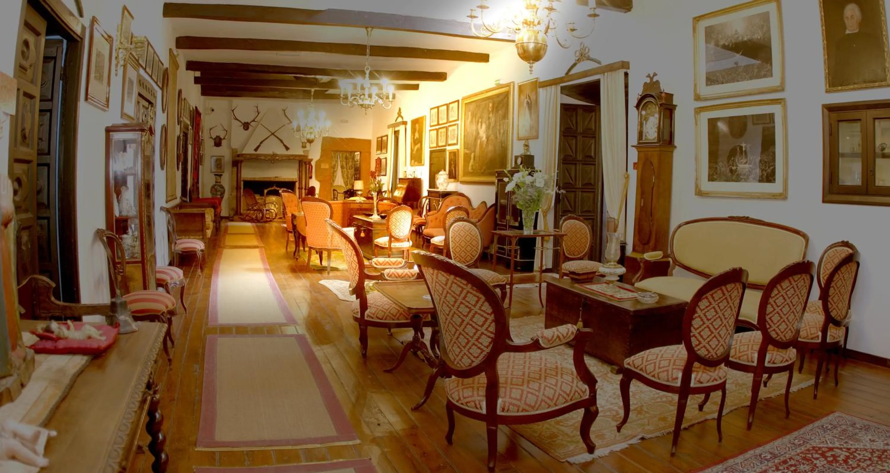 Living room in Hotel Monumento Pazo do Castro