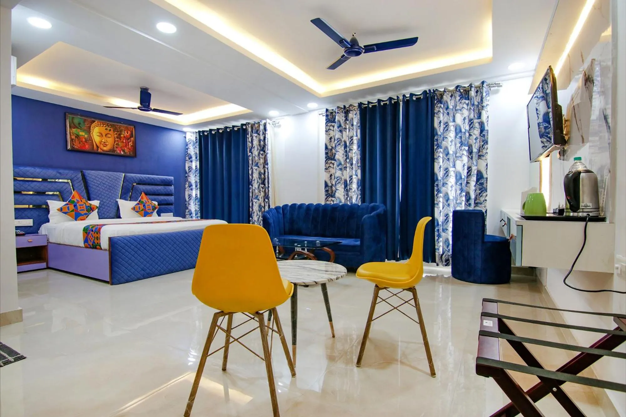 Living room, Bed in FabHotel Satyam International