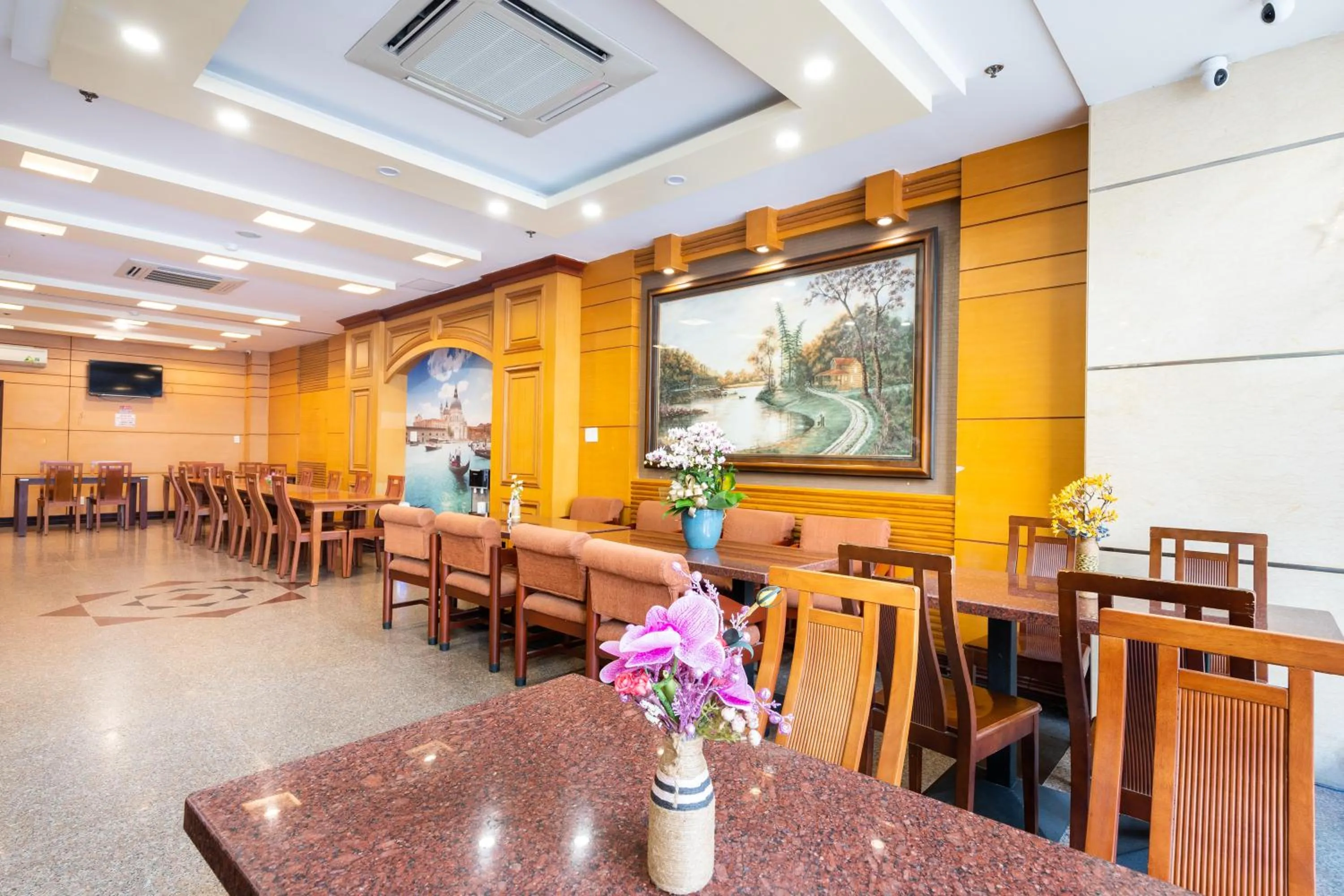 Restaurant/places to eat in LUCASTA SAIGON Hotel