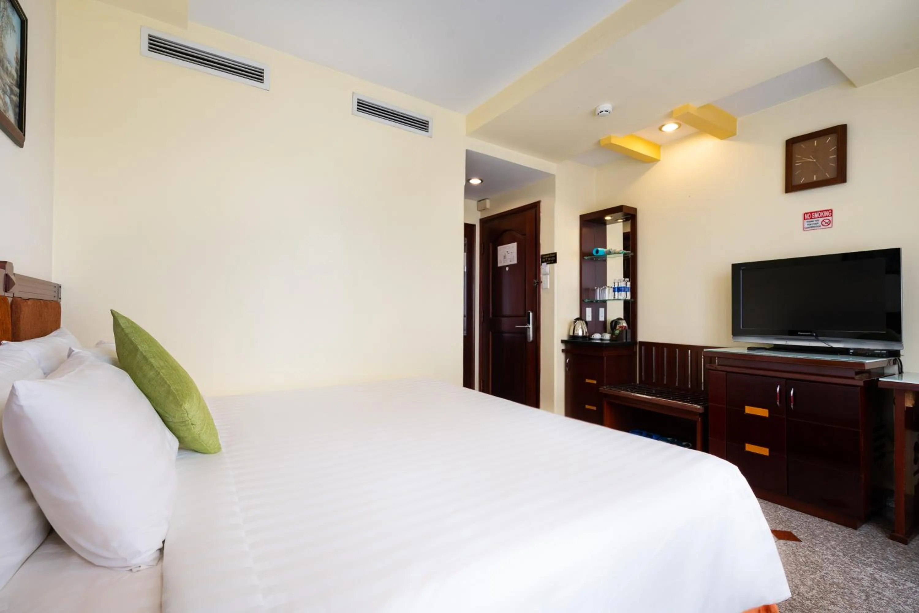 Communal lounge/ TV room, Bed in LUCASTA SAIGON Hotel