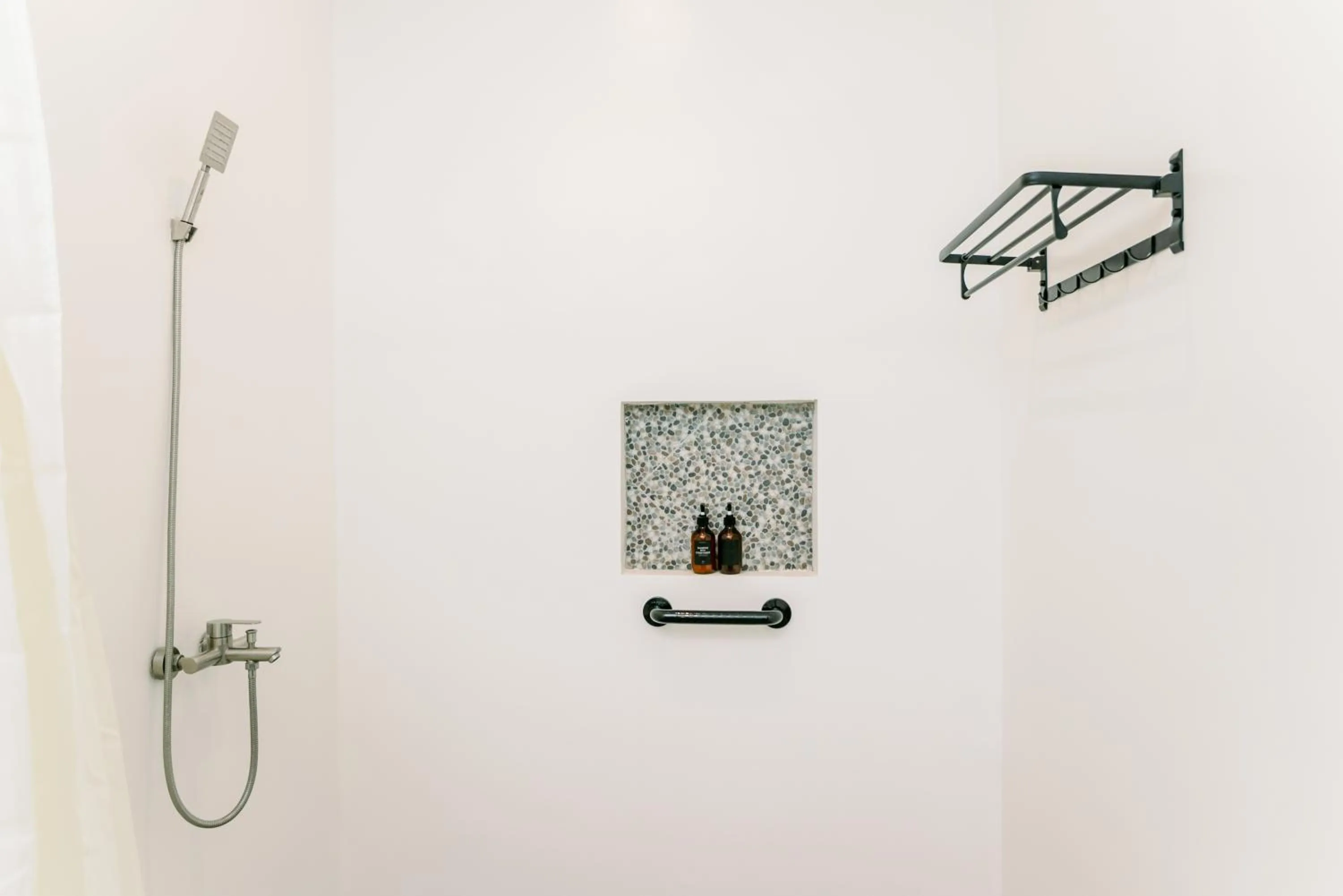 Shower in La Joya Farm Resort & Spa