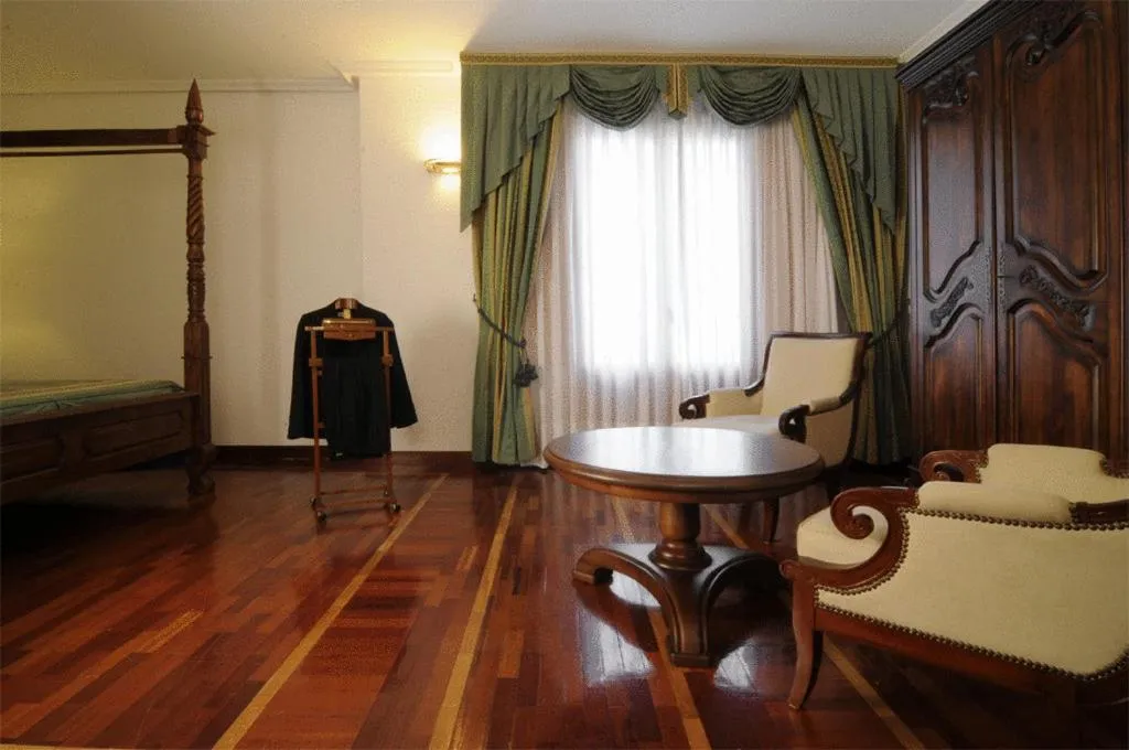 Photo of the whole room, Bed in Hotel II Virrey