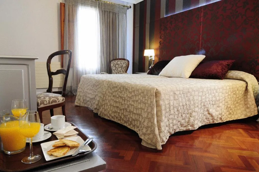 Photo of the whole room, Bed in Hotel II Virrey