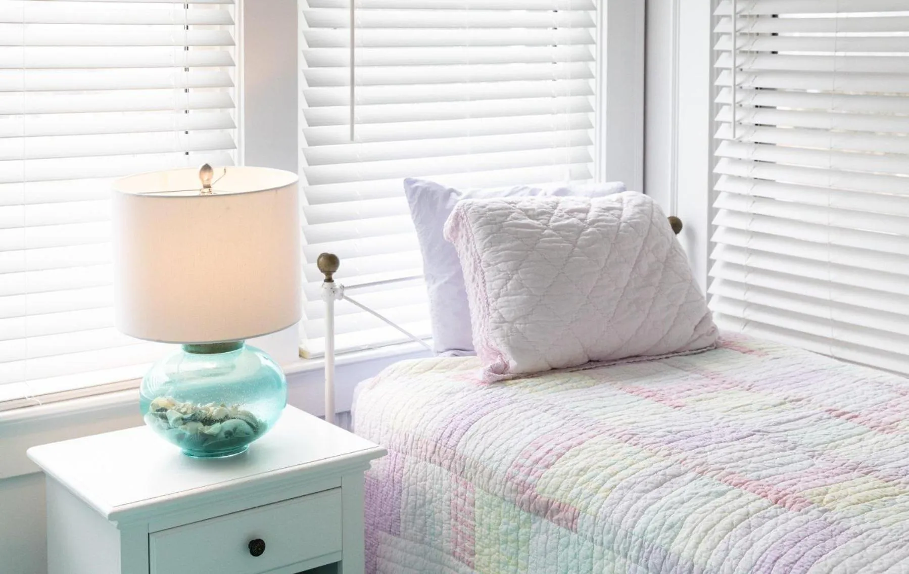 Bed in The Seashore Getaway House