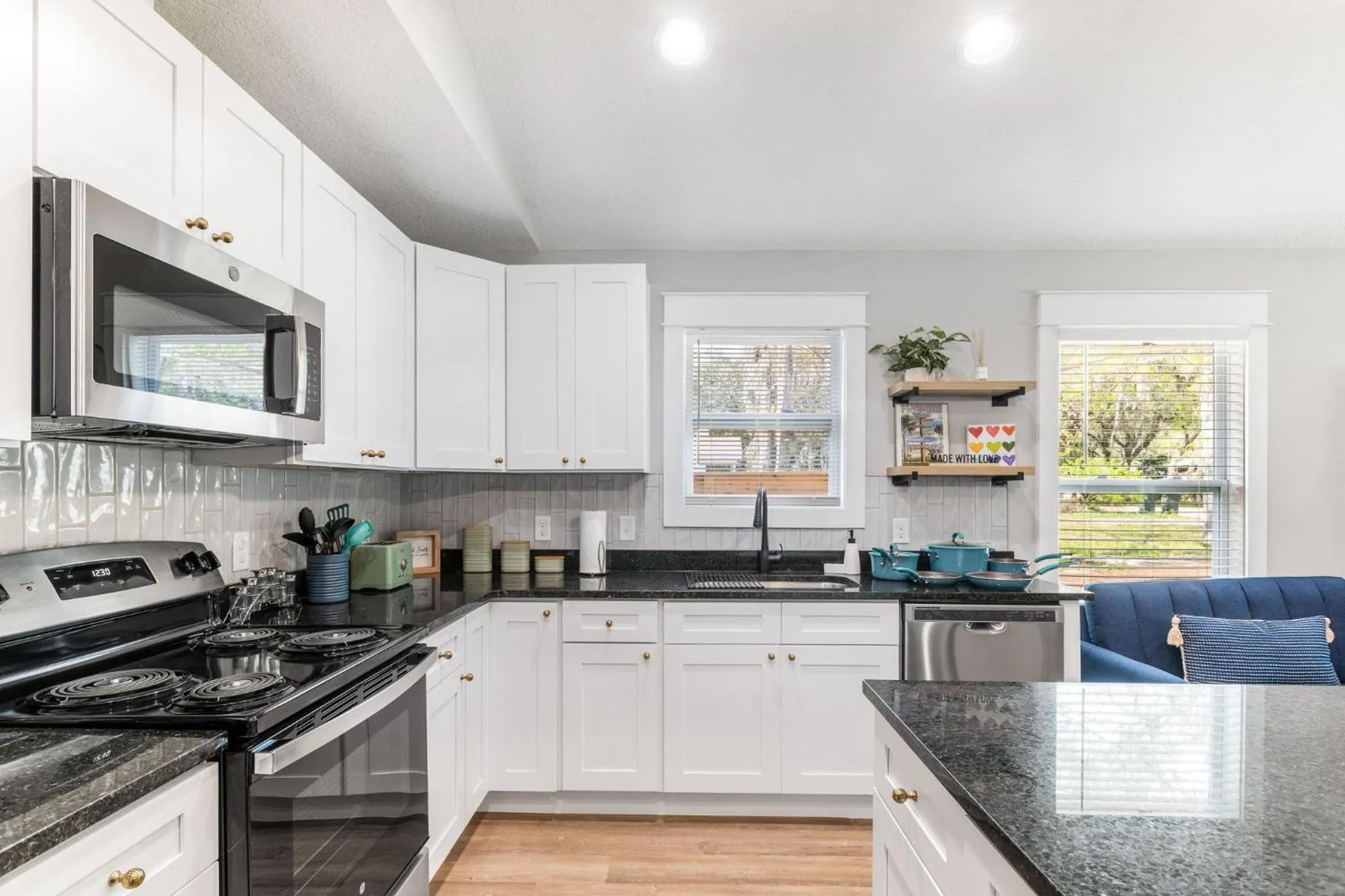 Brand New Bungalow with King Bed Suites in St Aug