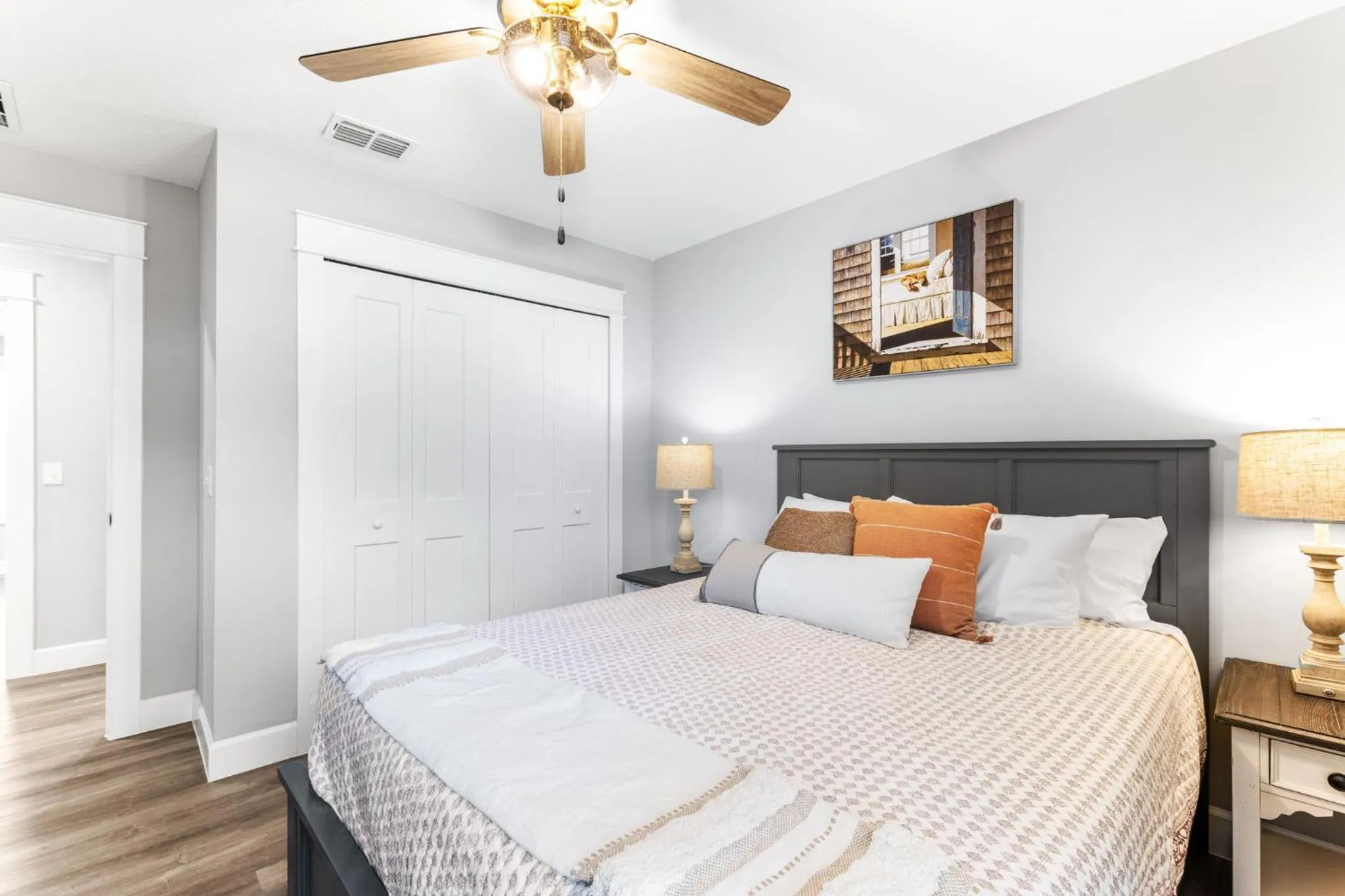 Bed in Brand New Bungalow with King Bed Suites in St Aug