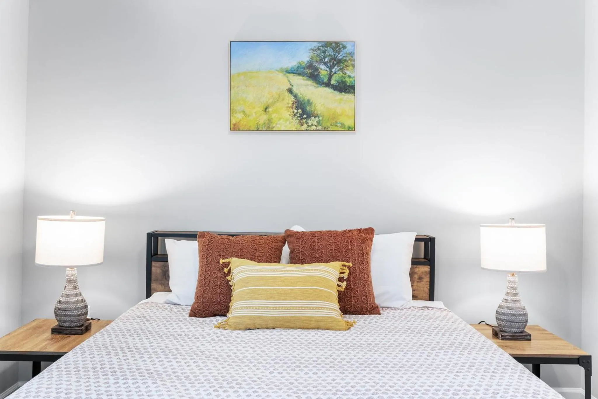 Bed in Brand New Bungalow with King Bed Suites in St Aug