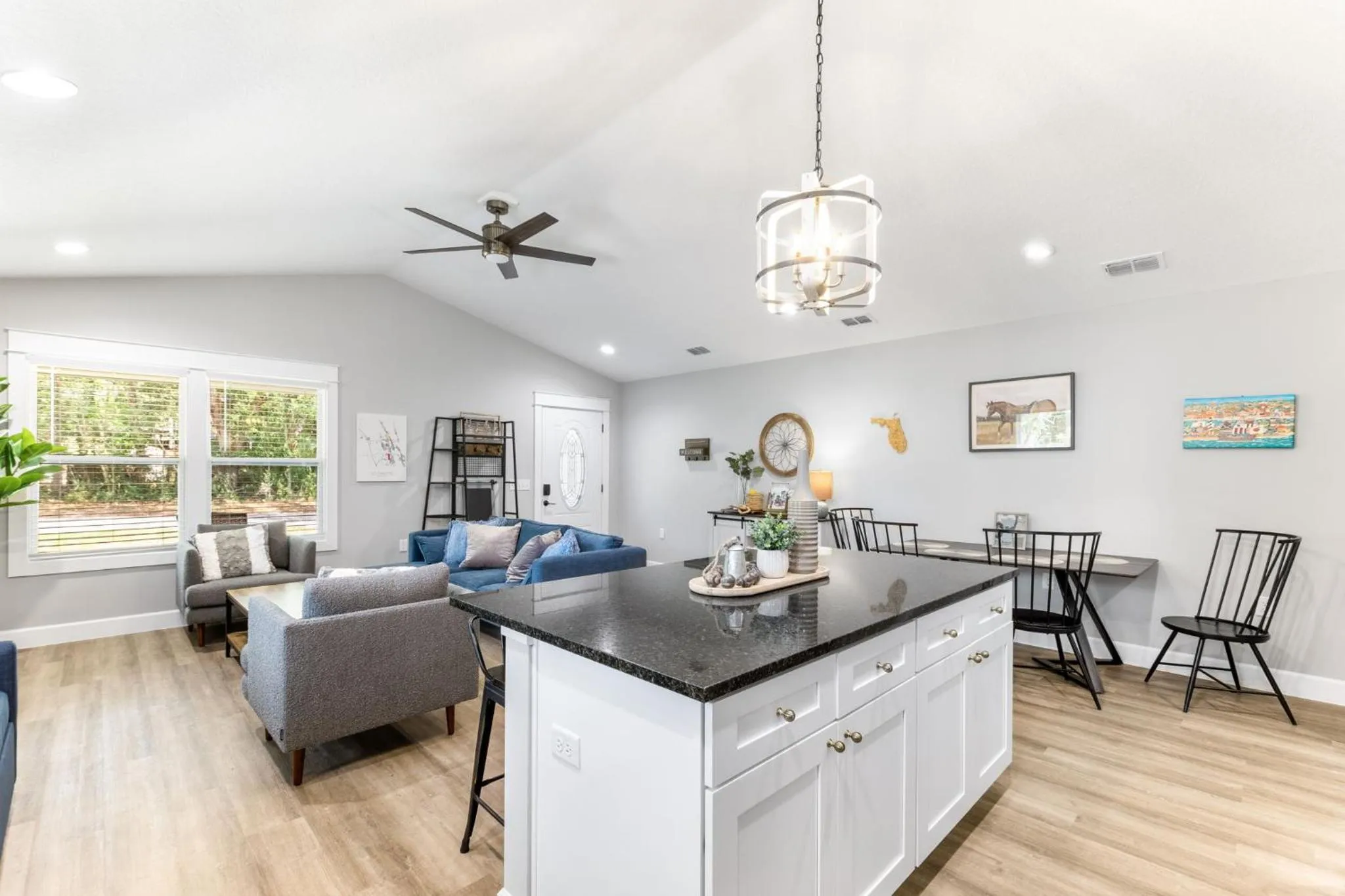 Brand New Bungalow with King Bed Suites in St Aug